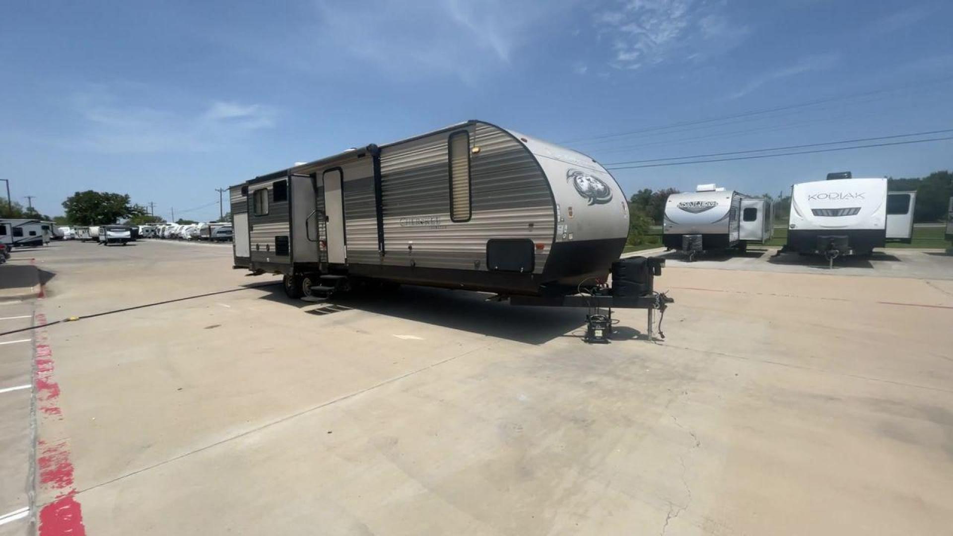 2018 FOREST RIVER CHEROKEE 304BH (4X4TCKF29JX) , located at 4319 N Main St, Cleburne, TX, 76033, (817) 678-5133, 32.385960, -97.391212 - Photo#3