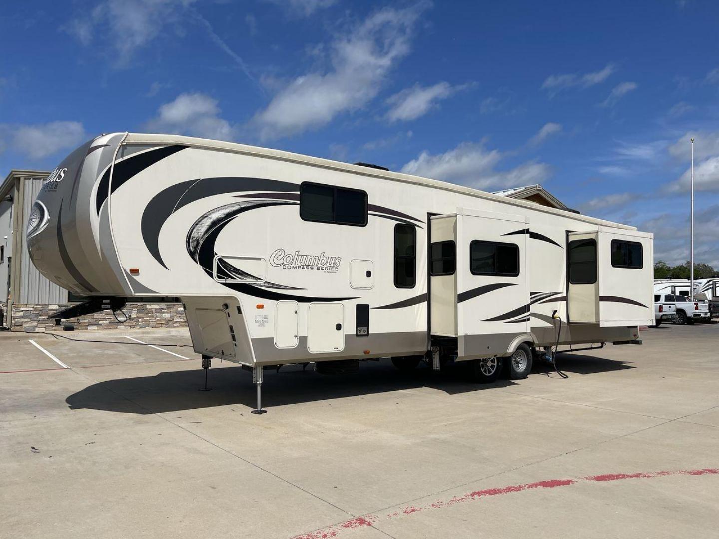 2018 FOREST RIVER COLUMBUS 386FKC (4X4FCMR20J6) , Length: 42.08 ft | Dry Weight: 12,272 lbs | Gross Weight: 15,272 lbs | Slides: 5 transmission, located at 4319 N Main St, Cleburne, TX, 76033, (817) 678-5133, 32.385960, -97.391212 - Photo#23