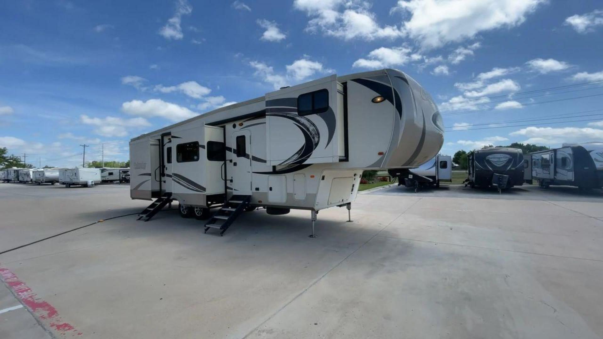 2018 FOREST RIVER COLUMBUS 386FKC (4X4FCMR20J6) , Length: 42.08 ft | Dry Weight: 12,272 lbs | Gross Weight: 15,272 lbs | Slides: 5 transmission, located at 4319 N Main St, Cleburne, TX, 76033, (817) 678-5133, 32.385960, -97.391212 - Photo#3