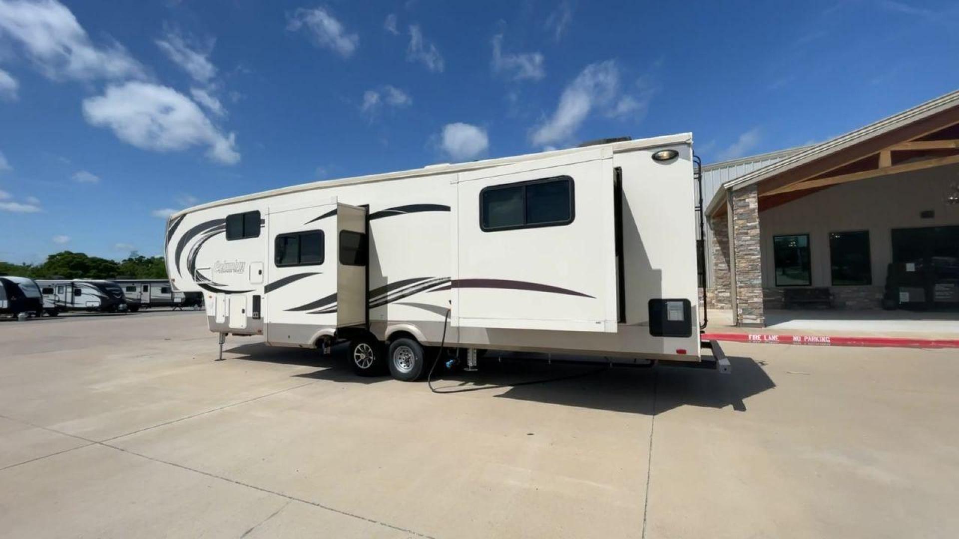 2018 FOREST RIVER COLUMBUS 386FKC (4X4FCMR20J6) , Length: 42.08 ft | Dry Weight: 12,272 lbs | Gross Weight: 15,272 lbs | Slides: 5 transmission, located at 4319 N Main St, Cleburne, TX, 76033, (817) 678-5133, 32.385960, -97.391212 - Photo#7