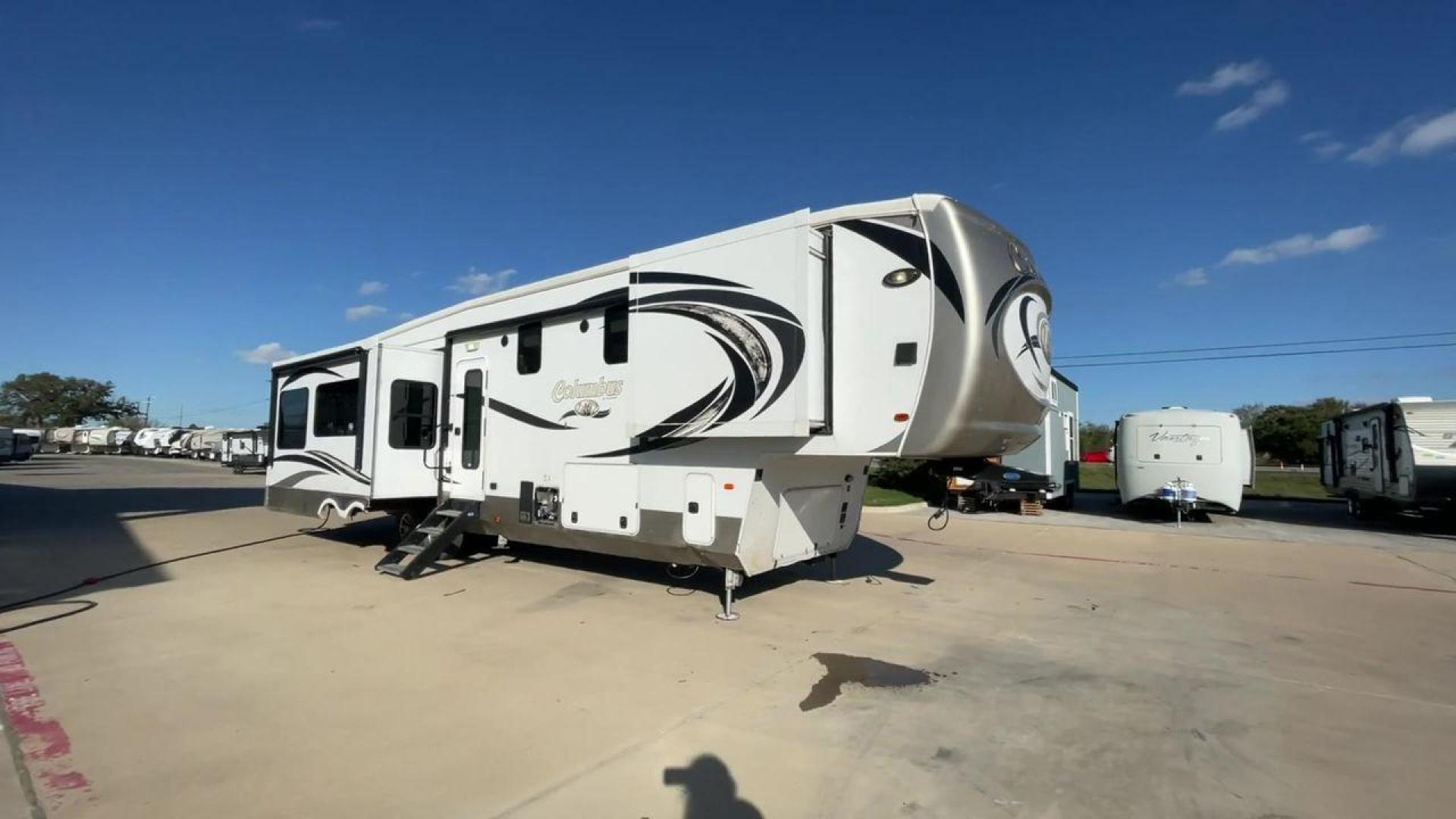 2018 TAN FOREST RIVER COLUNMBUS 383FB (4X4FCMP27J6) , Length: 42.08 ft. | Dry Weight: 13,164 lbs. | Gross Weight: 16,164 lbs. | Slides: 4 transmission, located at 4319 N Main St, Cleburne, TX, 76033, (817) 678-5133, 32.385960, -97.391212 - The 2018 Palomino Columbus 383FB is a luxurious fifth wheel designed to redefine your camping experience with its opulent features and thoughtful layout. This remarkable model boasts a length of 42.08 feet and a dry weight of 13,164 lbs. These specs alone ensure a spacious and stable platform for yo - Photo#3