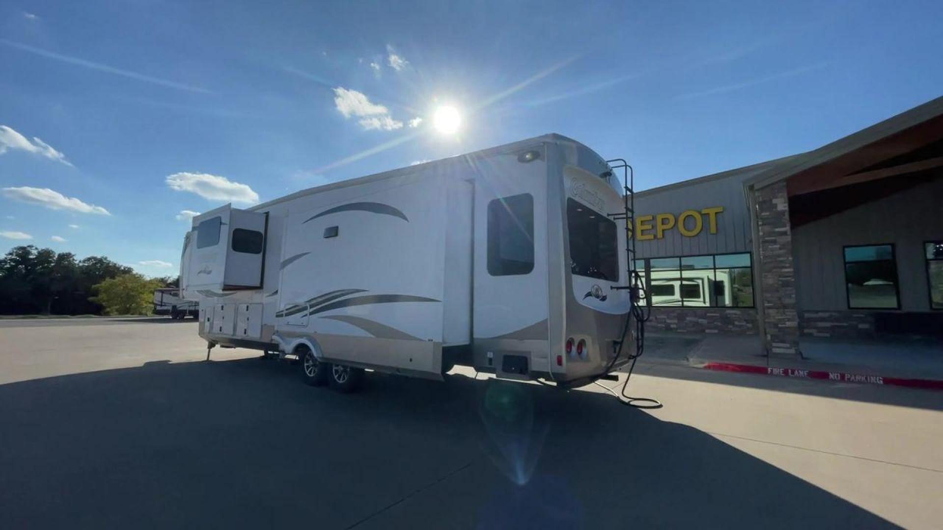 2018 TAN FOREST RIVER COLUNMBUS 383FB (4X4FCMP27J6) , Length: 42.08 ft. | Dry Weight: 13,164 lbs. | Gross Weight: 16,164 lbs. | Slides: 4 transmission, located at 4319 N Main St, Cleburne, TX, 76033, (817) 678-5133, 32.385960, -97.391212 - The 2018 Palomino Columbus 383FB is a luxurious fifth wheel designed to redefine your camping experience with its opulent features and thoughtful layout. This remarkable model boasts a length of 42.08 feet and a dry weight of 13,164 lbs. These specs alone ensure a spacious and stable platform for yo - Photo#7