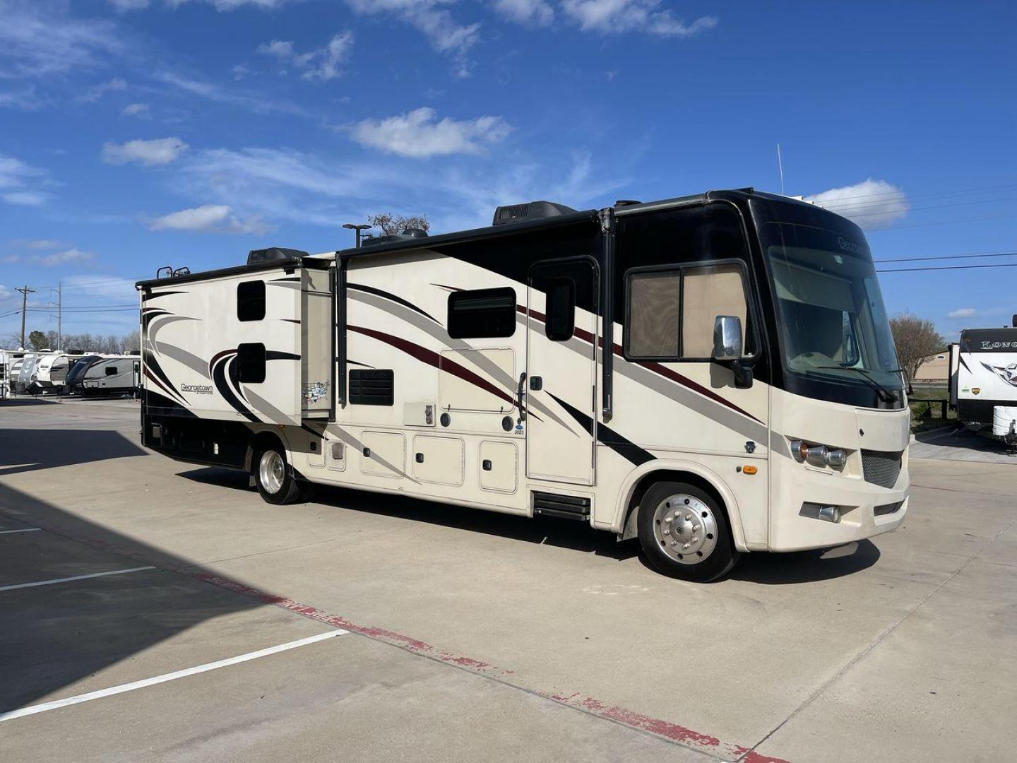 2019 /Brown FOREST RIVER GEORGETOWN 36B5 (1F66F5DYXJ0) , Length: 37.92 ft. | GVWR: 22,000 lbs. | Engine: Triton / V10 | Slides: 3 transmission, located at 4319 N Main St, Cleburne, TX, 76033, (817) 678-5133, 32.385960, -97.391212 - Photo#23