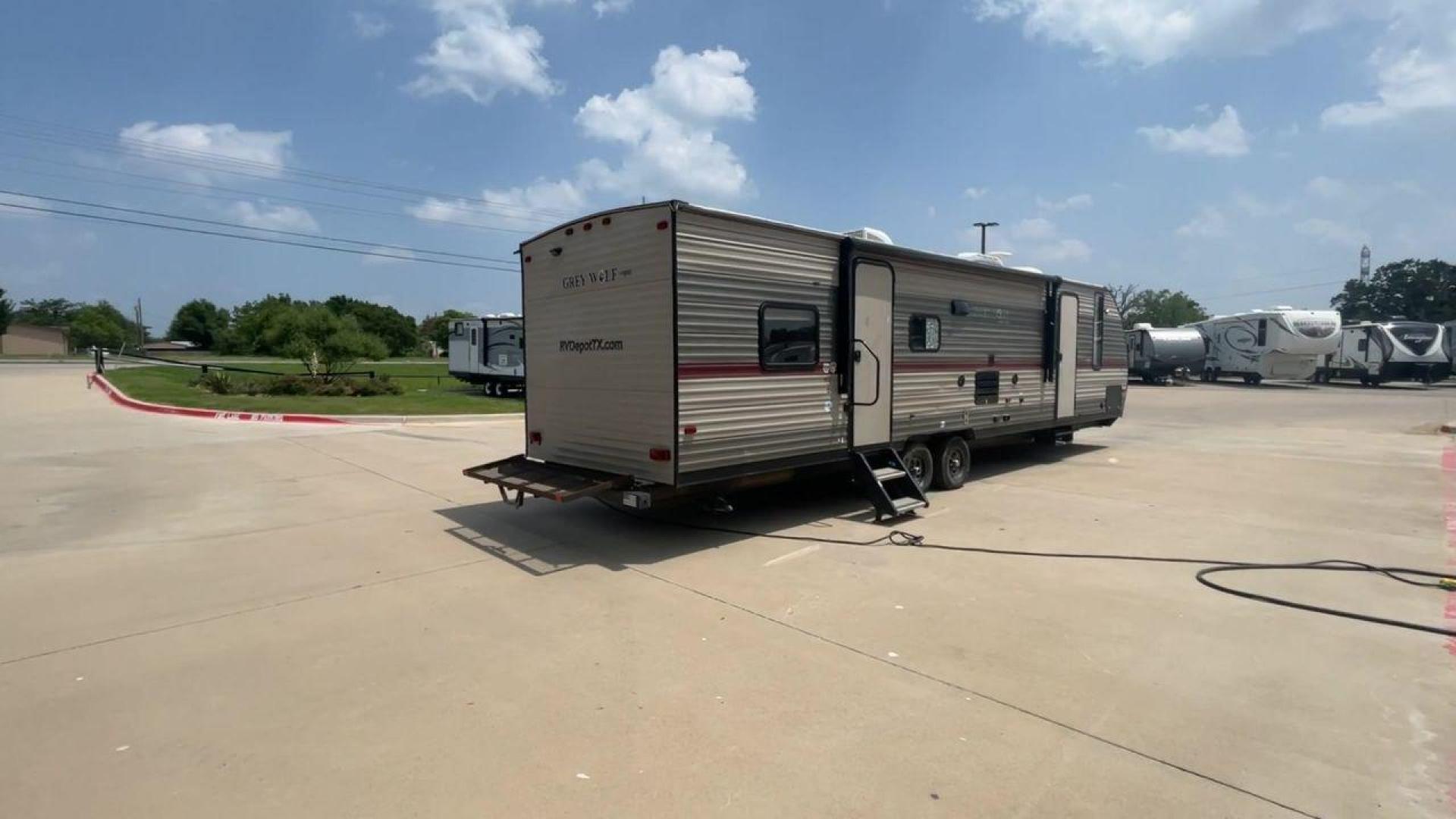 2018 TAN FOREST RIVER GREY WOLF 29TE (4X4TCKE25JX) , Length: 33.33 ft | Dry Weight: 5,960 lbs | Gross Weight: 7,934 lbs | Slides: 1 transmission, located at 4319 N Main St, Cleburne, TX, 76033, (817) 678-5133, 32.385960, -97.391212 - Photo#1