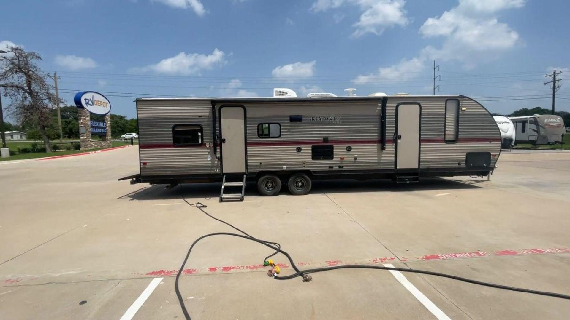 2018 TAN FOREST RIVER GREY WOLF 29TE (4X4TCKE25JX) , Length: 33.33 ft | Dry Weight: 5,960 lbs | Gross Weight: 7,934 lbs | Slides: 1 transmission, located at 4319 N Main St, Cleburne, TX, 76033, (817) 678-5133, 32.385960, -97.391212 - Photo#2