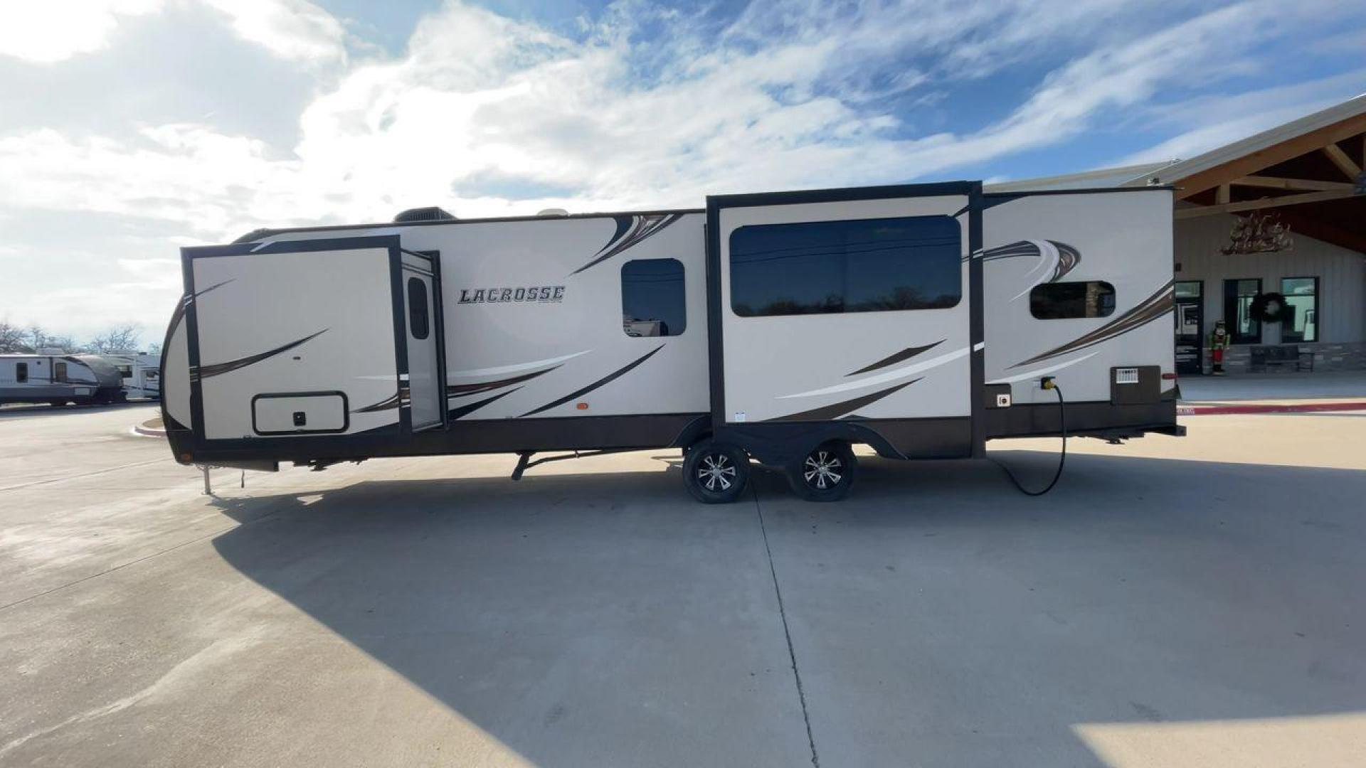 2018 FOREST RIVER LACROSSE 337RKT (5ZT2LCZB7JB) , located at 4319 N Main St, Cleburne, TX, 76033, (817) 678-5133, 32.385960, -97.391212 - Photo#6