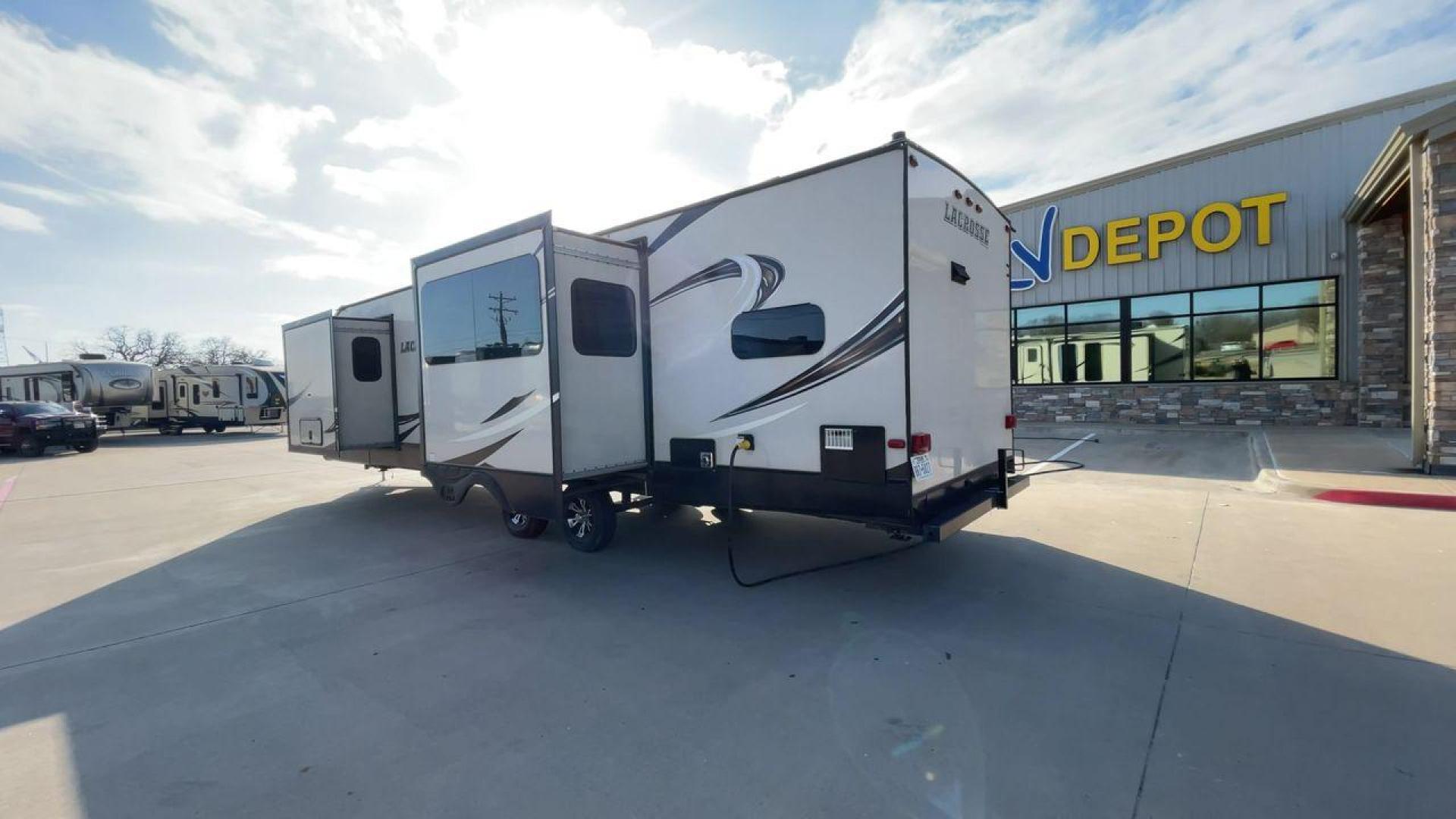 2018 FOREST RIVER LACROSSE 337RKT (5ZT2LCZB7JB) , located at 4319 N Main St, Cleburne, TX, 76033, (817) 678-5133, 32.385960, -97.391212 - Photo#7