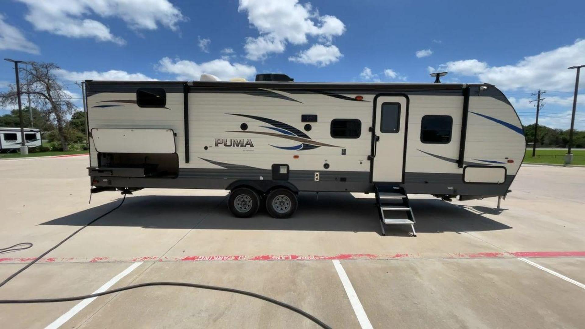 2018 FOREST RIVER PUMA 29QBSS (4X4TPUE27JP) , located at 4319 N Main St, Cleburne, TX, 76033, (817) 678-5133, 32.385960, -97.391212 - Photo#2