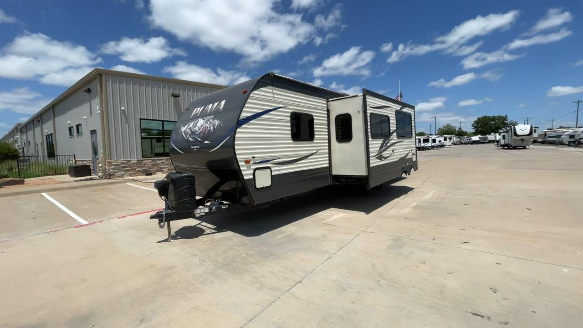 2018 FOREST RIVER PUMA 29QBSS (4X4TPUE27JP) , located at 4319 N Main St, Cleburne, TX, 76033, (817) 678-5133, 32.385960, -97.391212 - Photo#5