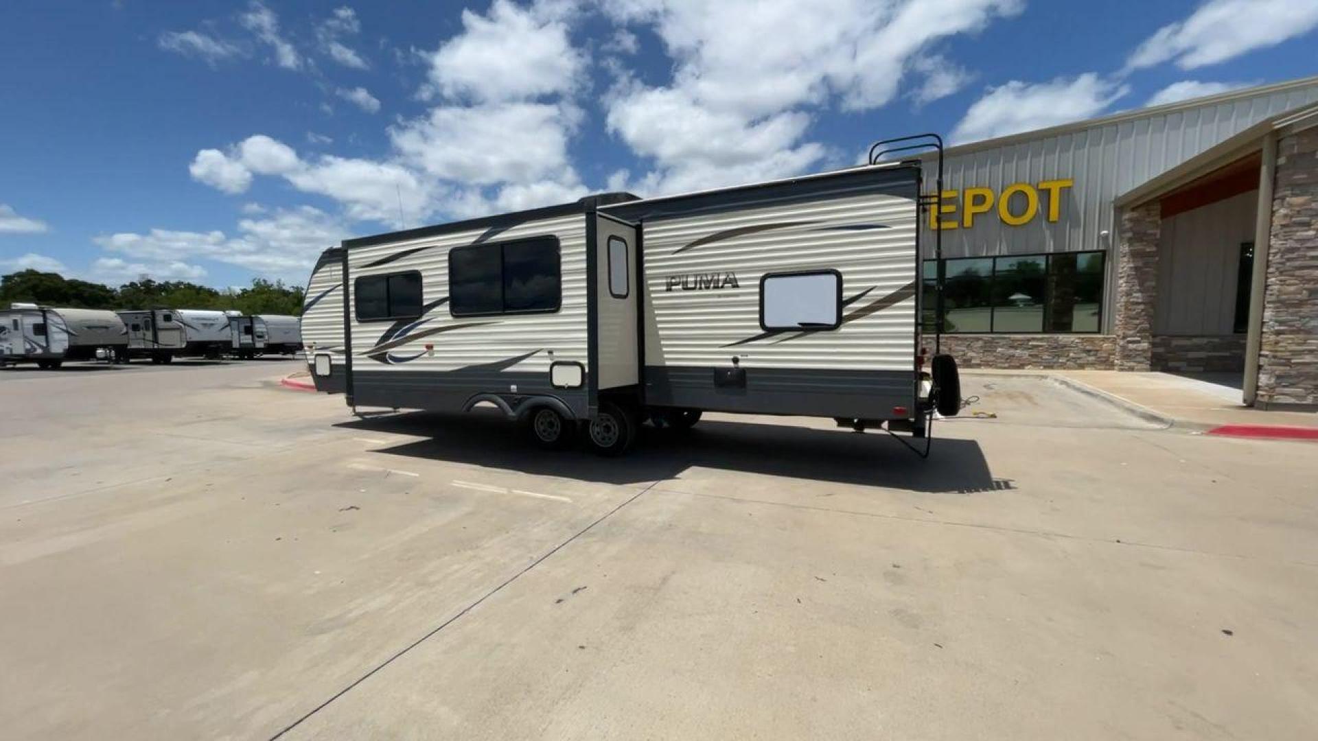 2018 FOREST RIVER PUMA 29QBSS (4X4TPUE27JP) , located at 4319 N Main St, Cleburne, TX, 76033, (817) 678-5133, 32.385960, -97.391212 - Photo#7