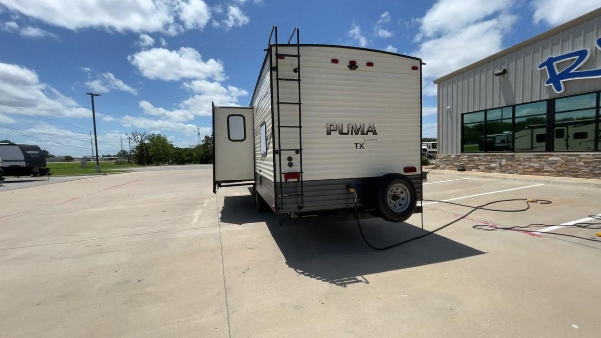 2018 FOREST RIVER PUMA 29QBSS (4X4TPUE27JP) , located at 4319 N Main St, Cleburne, TX, 76033, (817) 678-5133, 32.385960, -97.391212 - Photo#8