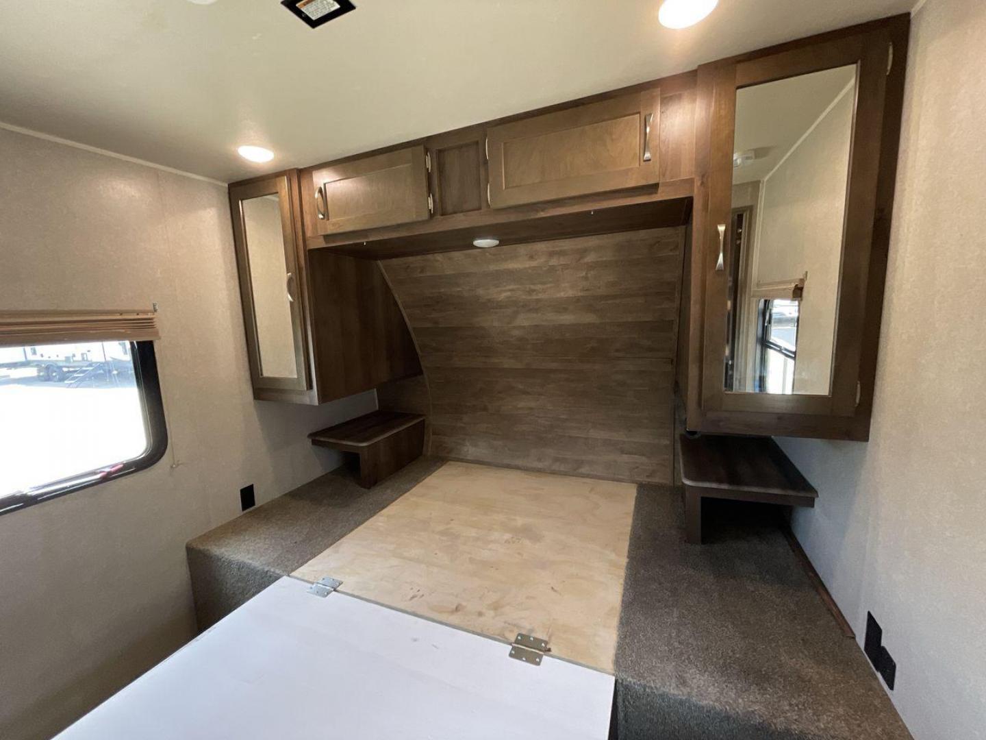 2018 FOREST RIVER PUMA 29QBSS (4X4TPUE27JP) , located at 4319 N Main St, Cleburne, TX, 76033, (817) 678-5133, 32.385960, -97.391212 - Photo#17