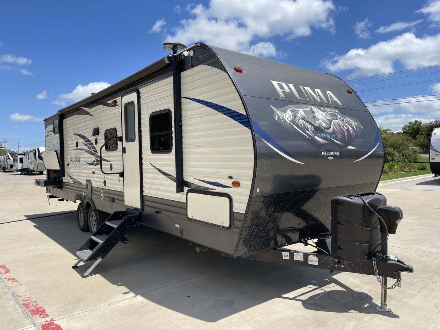 2018 FOREST RIVER PUMA 29QBSS (4X4TPUE27JP) , located at 4319 N Main St, Cleburne, TX, 76033, (817) 678-5133, 32.385960, -97.391212 - Photo#23