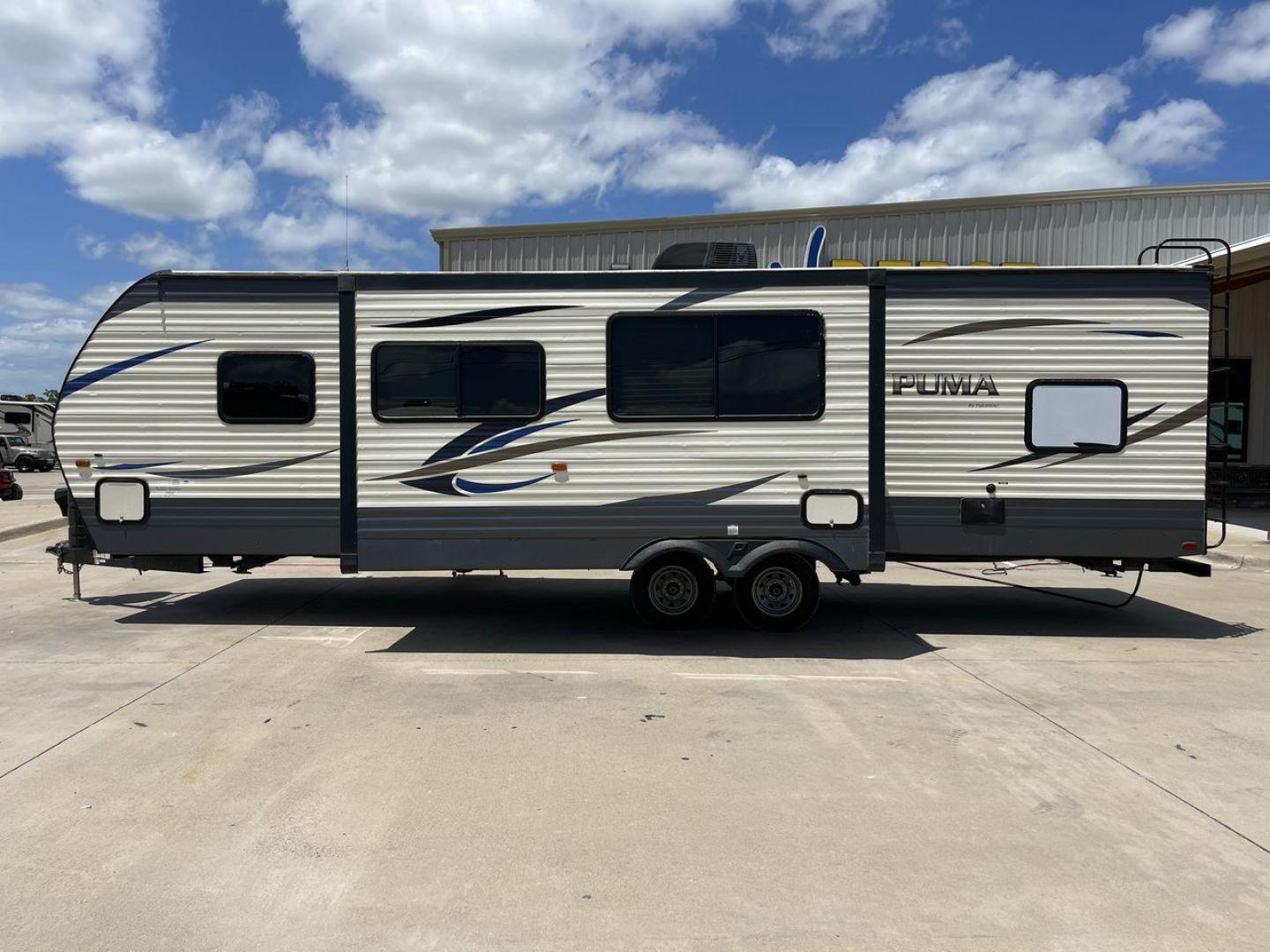 2018 FOREST RIVER PUMA 29QBSS (4X4TPUE27JP) , located at 4319 N Main St, Cleburne, TX, 76033, (817) 678-5133, 32.385960, -97.391212 - Photo#24