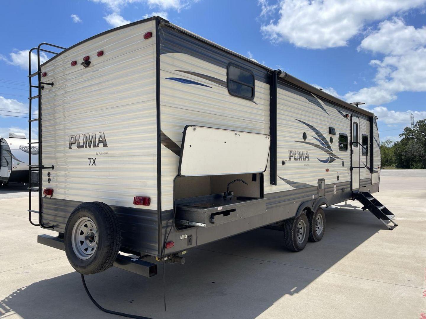 2018 FOREST RIVER PUMA 29QBSS (4X4TPUE27JP) , located at 4319 N Main St, Cleburne, TX, 76033, (817) 678-5133, 32.385960, -97.391212 - Photo#25