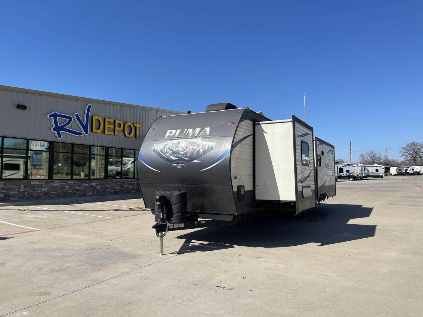 2018 FOREST RIVER PUMA 31RL - (4X4TPUG2XJP) , located at 4319 N Main St, Cleburne, TX, 76033, (817) 678-5133, 32.385960, -97.391212 - Photo#0