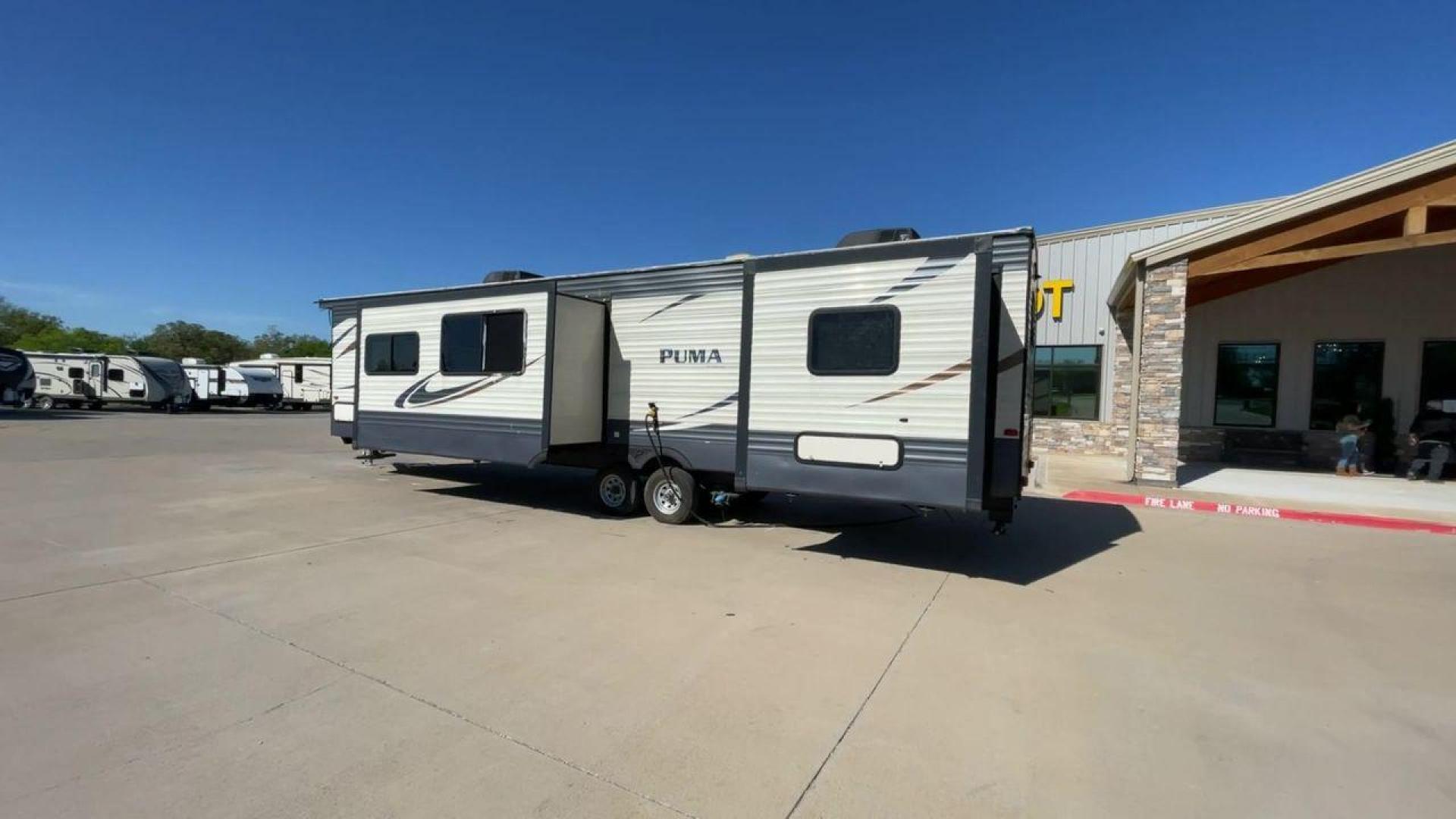 2018 FOREST RIVER PUMA 39PBS (4X4TPUR20JP) , located at 4319 N Main St, Cleburne, TX, 76033, (817) 678-5133, 32.385960, -97.391212 - Photo#7