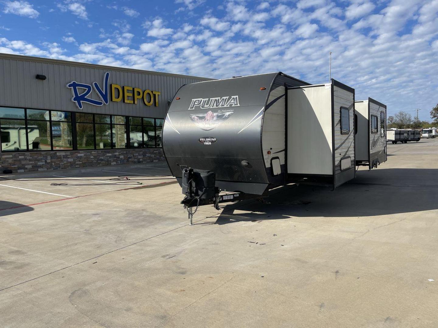 2018 TAN FOREST RIVER PUMA RKTS - (4X4TPUH21JP) , Length: 35.58 ft. | Dry Weight: 7,941 lbs | Gross Weight: 9,600 lbs | Slides: 2 transmission, located at 4319 N Main St, Cleburne, TX, 76033, (817) 678-5133, 32.385960, -97.391212 - The 2018 Forest River Puma 32RKTS is designed for comfort and convenience. This travel trailer promises a home-away-from-home experience that will redefine your journey. It features a unique rear kitchen layout, providing an expansive and well-equipped culinary space. With ample counter space, a thr - Photo#0