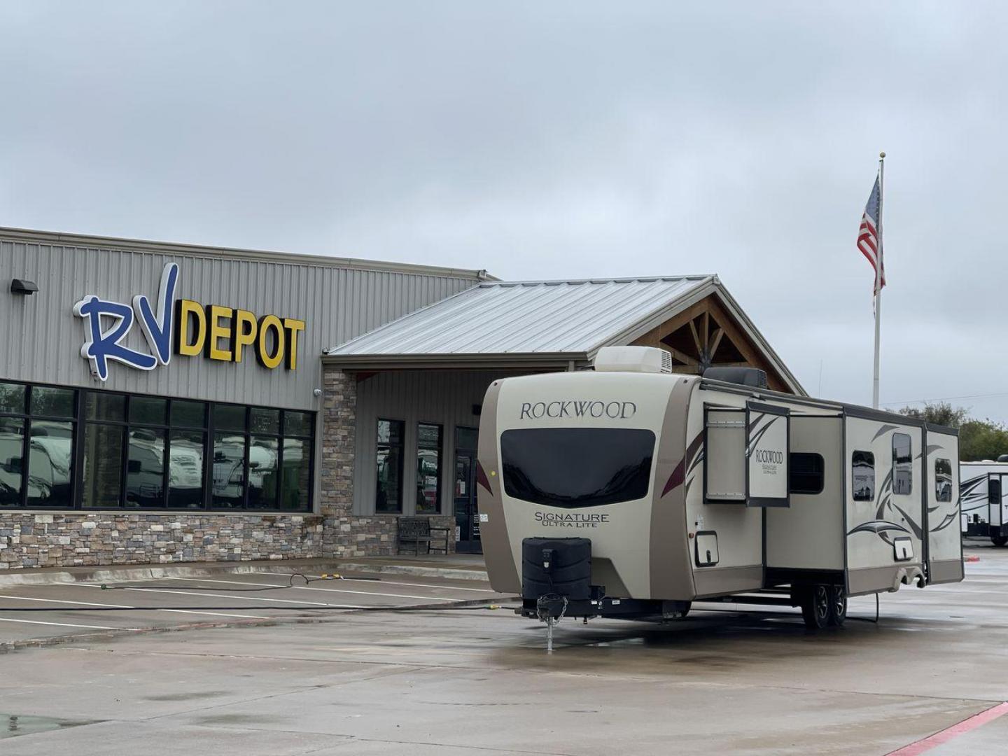 2018 FOREST RIVER ROCKWOOD 8311WS (4X4TRLG2XJ1) , Length: 34.75 ft. | Dry Weight: 8,386 lbs. | Slides: 3 transmission, located at 4319 N Main St, Cleburne, TX, 76033, (817) 678-5133, 32.385960, -97.391212 - Photo#0