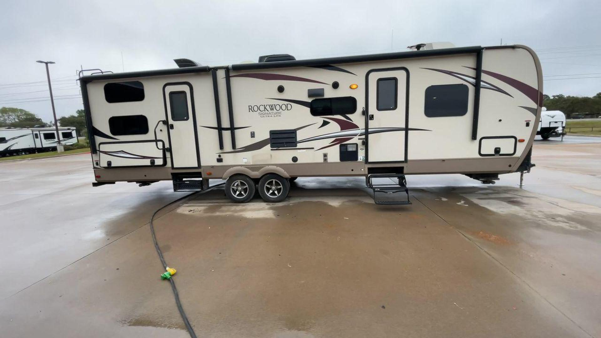 2018 FOREST RIVER ROCKWOOD 8311WS (4X4TRLG2XJ1) , Length: 34.75 ft. | Dry Weight: 8,386 lbs. | Slides: 3 transmission, located at 4319 N Main St, Cleburne, TX, 76033, (817) 678-5133, 32.385960, -97.391212 - Photo#2