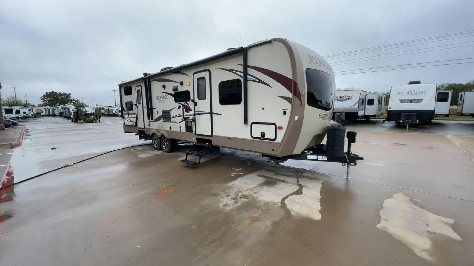 2018 FOREST RIVER ROCKWOOD 8311WS (4X4TRLG2XJ1) , Length: 34.75 ft. | Dry Weight: 8,386 lbs. | Slides: 3 transmission, located at 4319 N Main St, Cleburne, TX, 76033, (817) 678-5133, 32.385960, -97.391212 - Photo#3