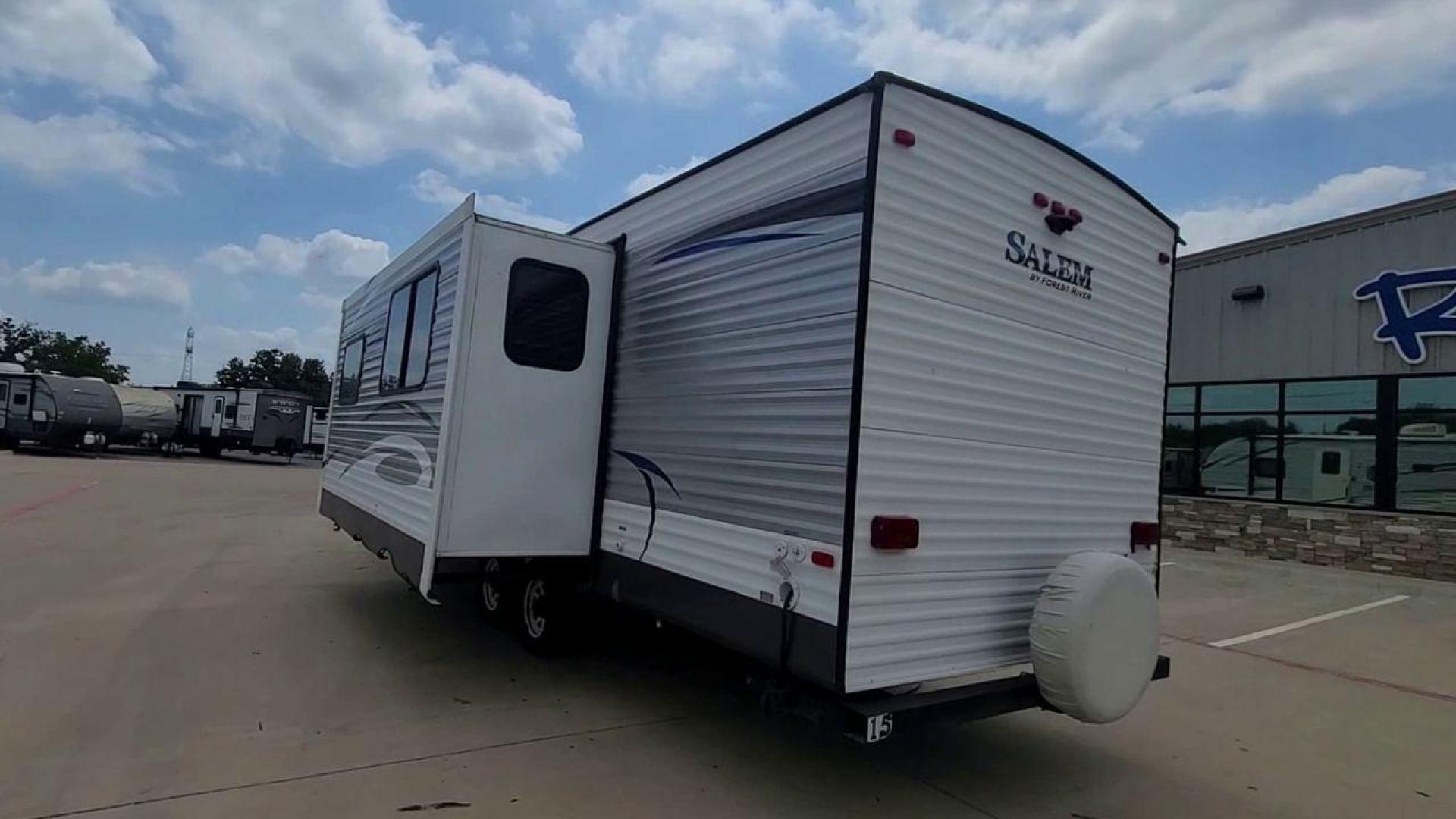 2018 FOREST RIVER SALEM 27DBUD (4X4TSMC28JA) , Length: 29.5 ft. | Dry Weight: 6,223 lbs. | Slides: 1 transmission, located at 4319 N Main St, Cleburne, TX, 76033, (817) 678-5133, 32.385960, -97.391212 - Photo#1