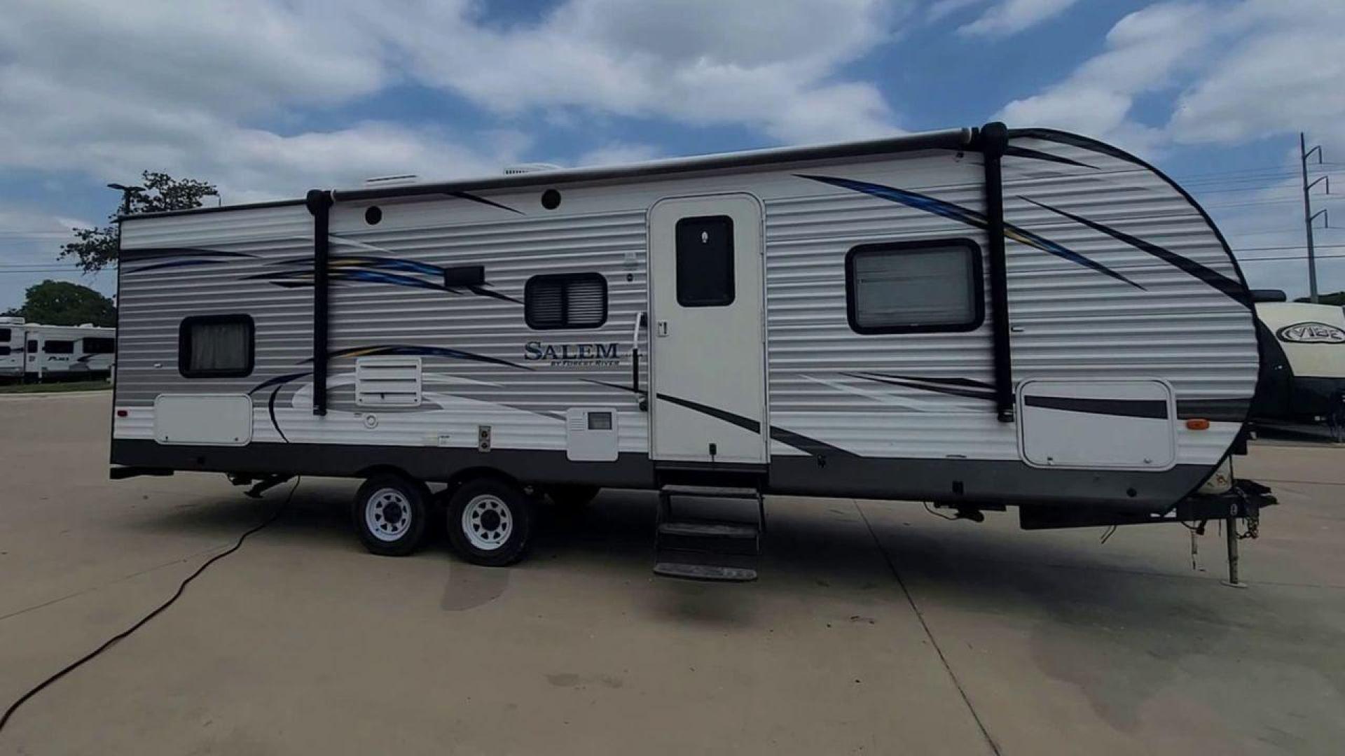 2018 FOREST RIVER SALEM 27DBUD (4X4TSMC28JA) , Length: 29.5 ft. | Dry Weight: 6,223 lbs. | Slides: 1 transmission, located at 4319 N Main St, Cleburne, TX, 76033, (817) 678-5133, 32.385960, -97.391212 - Photo#6