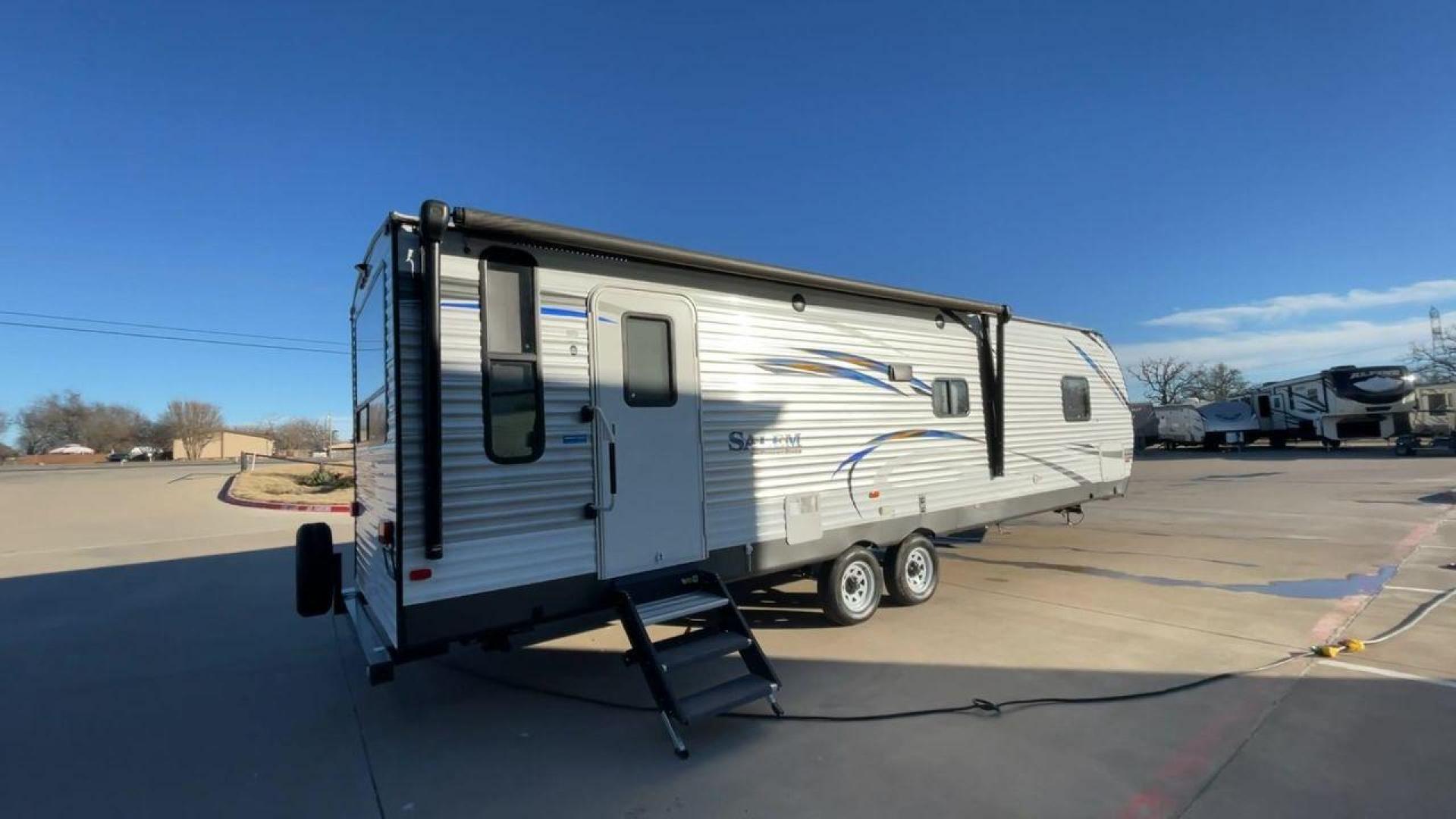 2018 FOREST RIVER SALEM 28RLSS (4X4TSMD20JA) , located at 4319 N Main St, Cleburne, TX, 76033, (817) 678-5133, 32.385960, -97.391212 - Photo#1