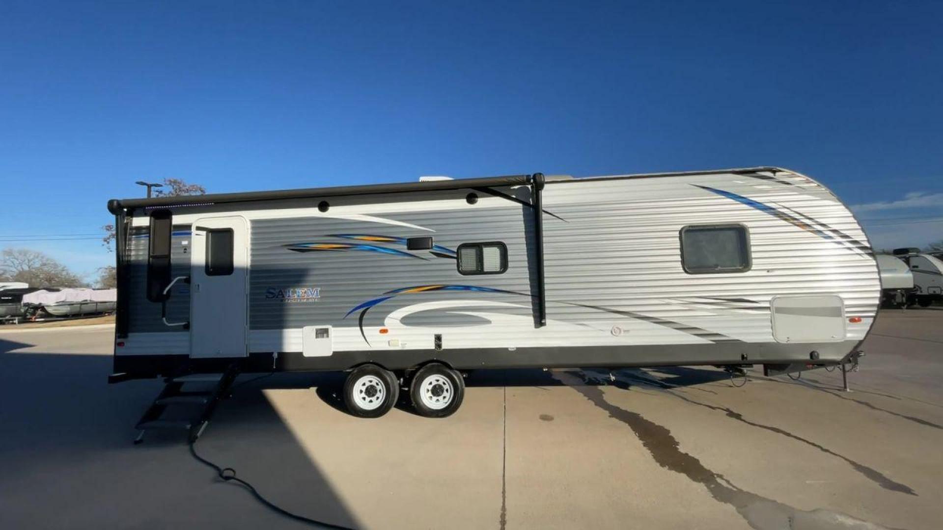 2018 FOREST RIVER SALEM 28RLSS (4X4TSMD20JA) , located at 4319 N Main St, Cleburne, TX, 76033, (817) 678-5133, 32.385960, -97.391212 - Photo#2