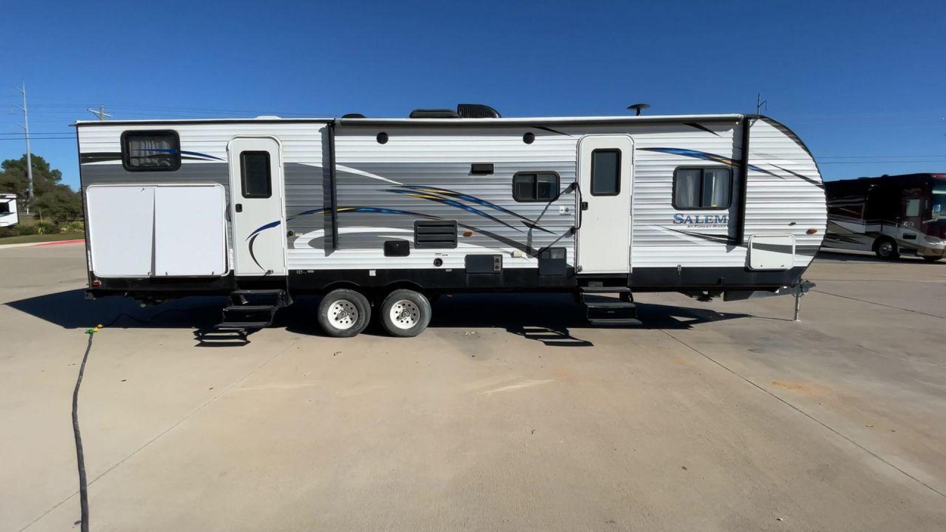 2018 FOREST RIVER SALEM 32BHDS (4X4TSMH22JC) , Length: 35.67 ft. | Dry Weight: 7,993 lbs. | Gross Weight: 11,019 lbs. | Slides: 2 transmission, located at 4319 N Main St, Cleburne, TX, 76033, (817) 678-5133, 32.385960, -97.391212 - The 2018 Forest River Salem 32BHDS is an ideal travel trailer for families seeking both space and comfort during their outdoor adventures. With a length of 35.67 feet, this trailer offers ample room for everyone to stretch out and enjoy the ride. Weighing in at 7,993 lbs. dry and with a gross weight - Photo#2