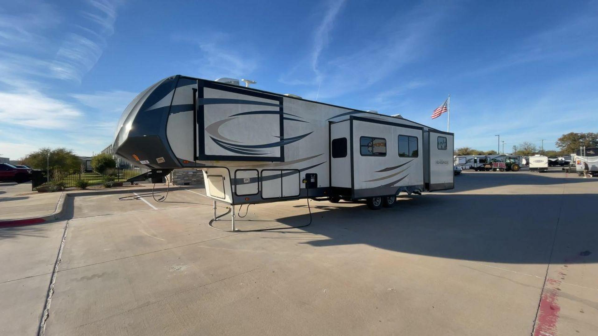 2018 FOREST RIVER SALEM HEMISPHERE 356 (4X4FSBM22JV) , Length: 42.25 ft. | Dry Weight: 11,249 lbs. | Slides: 4 transmission, located at 4319 N Main St, Cleburne, TX, 76033, (817) 678-5133, 32.385960, -97.391212 - Photo#5