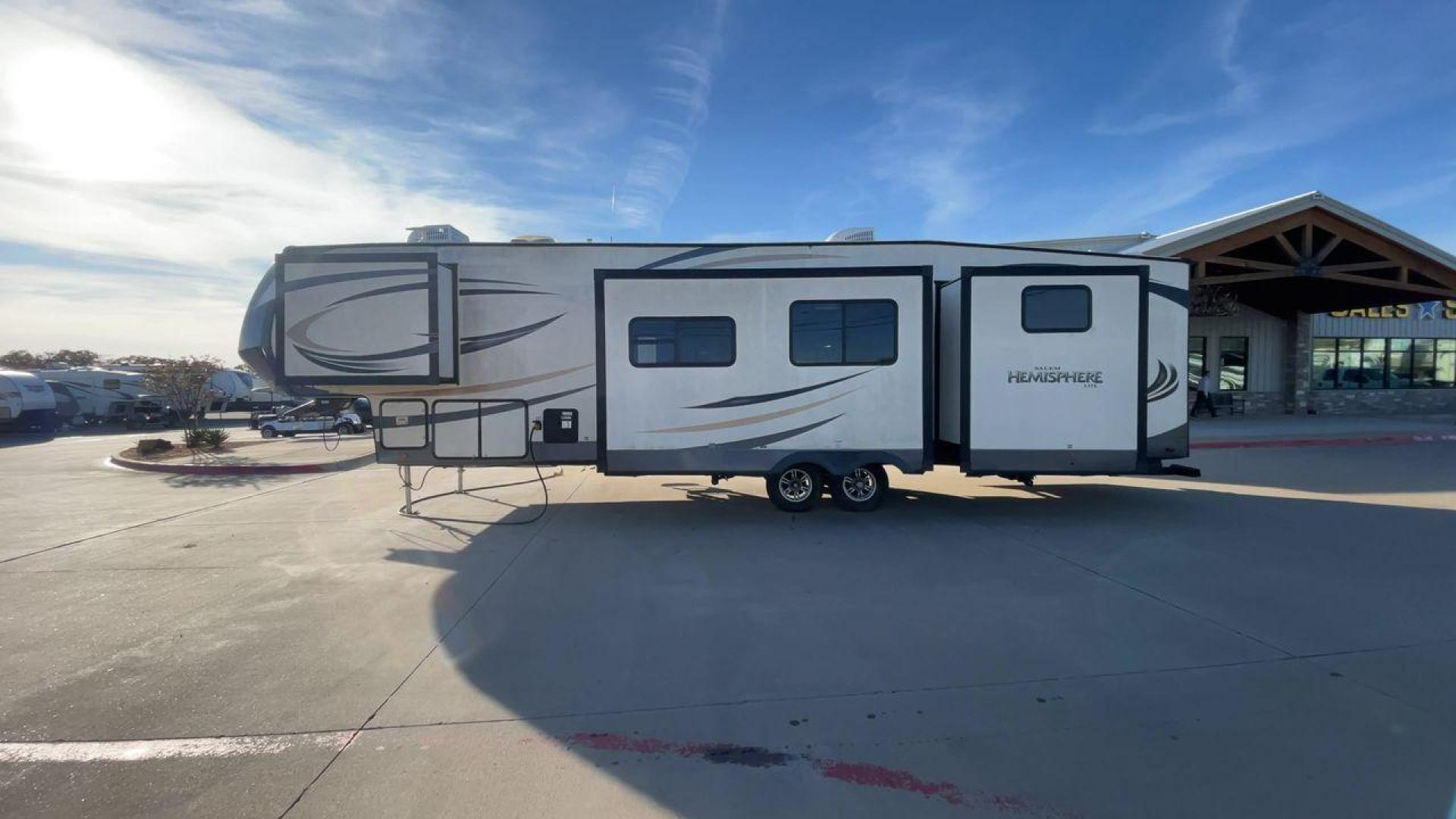 2018 FOREST RIVER SALEM HEMISPHERE 356 (4X4FSBM22JV) , Length: 42.25 ft. | Dry Weight: 11,249 lbs. | Slides: 4 transmission, located at 4319 N Main St, Cleburne, TX, 76033, (817) 678-5133, 32.385960, -97.391212 - Photo#6