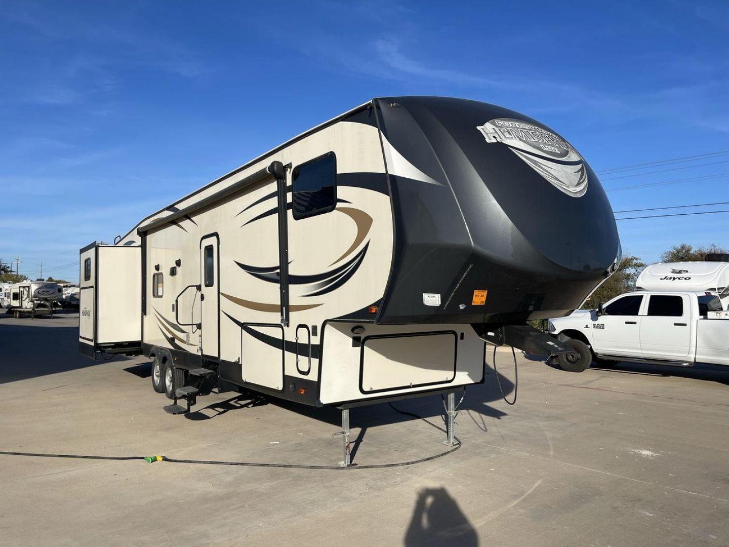 2018 FOREST RIVER SALEM HEMISPHERE 356 (4X4FSBM22JV) , Length: 42.25 ft. | Dry Weight: 11,249 lbs. | Slides: 4 transmission, located at 4319 N Main St, Cleburne, TX, 76033, (817) 678-5133, 32.385960, -97.391212 - Photo#26