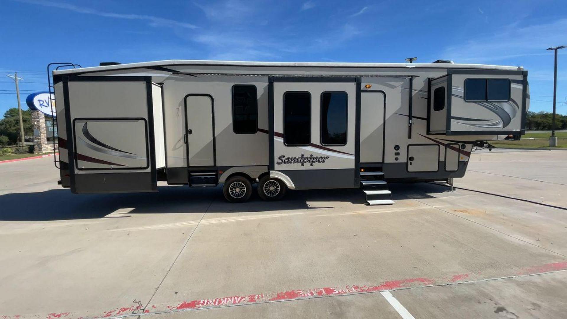 2018 FOREST RIVER SANDPIPER 379FLOK (4X4FSAP20JJ) , Length: 41.42 ft. | Dry Weight: 12,819 lbs. | Gross Weight: 15,500 lbs. | Slides: 6 transmission, located at 4319 N Main St, Cleburne, TX, 76033, (817) 678-5133, 32.385960, -97.391212 - Photo#2