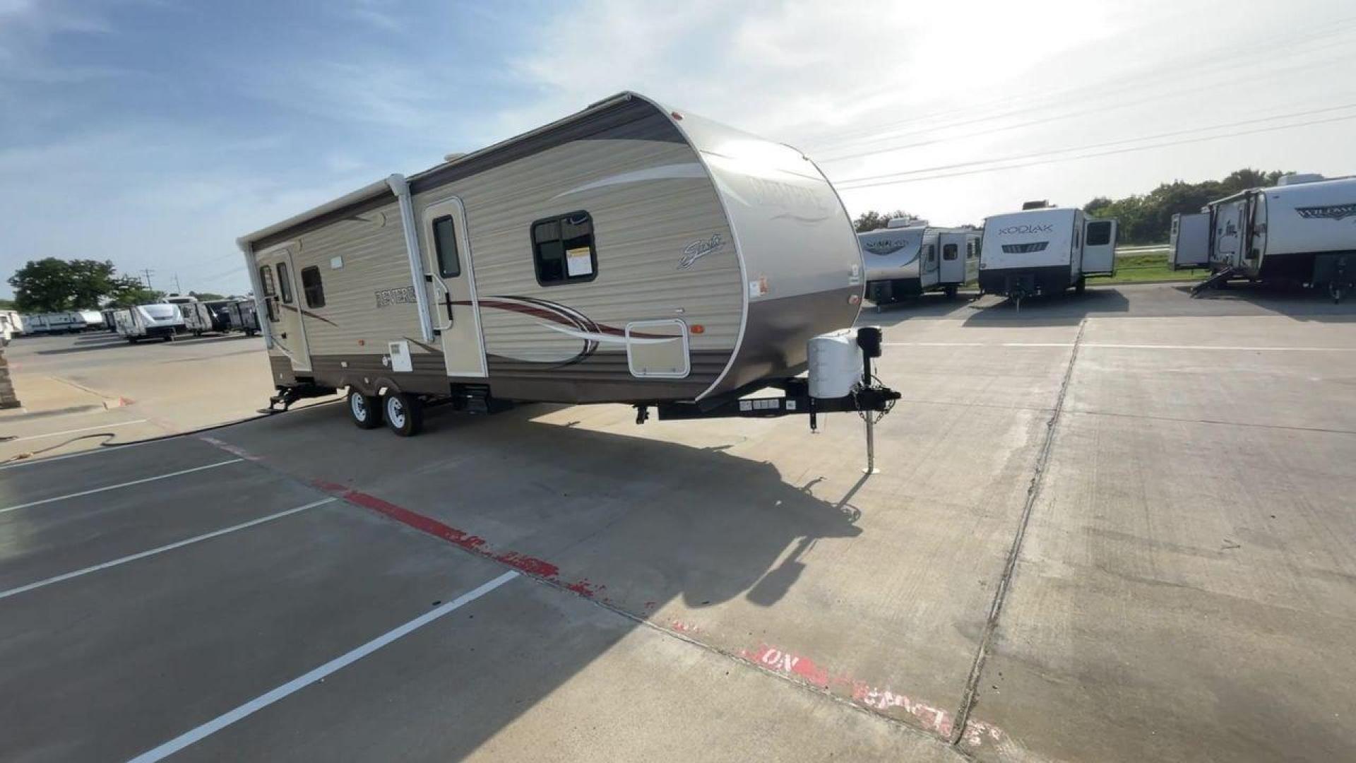 2018 FOREST RIVER SHASTA REVERE 27RL (5ZT2SHSB5JE) , located at 4319 N Main St, Cleburne, TX, 76033, (817) 678-5133, 32.385960, -97.391212 - Photo#3