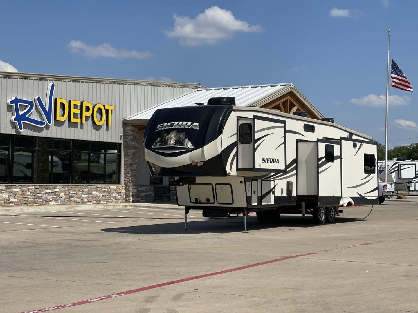 2018 FOREST RIVER SIERRA 372LOK (4X4FSEN2XJJ) , located at 4319 N Main St, Cleburne, TX, 76033, (817) 678-5133, 32.385960, -97.391212 - Photo#0