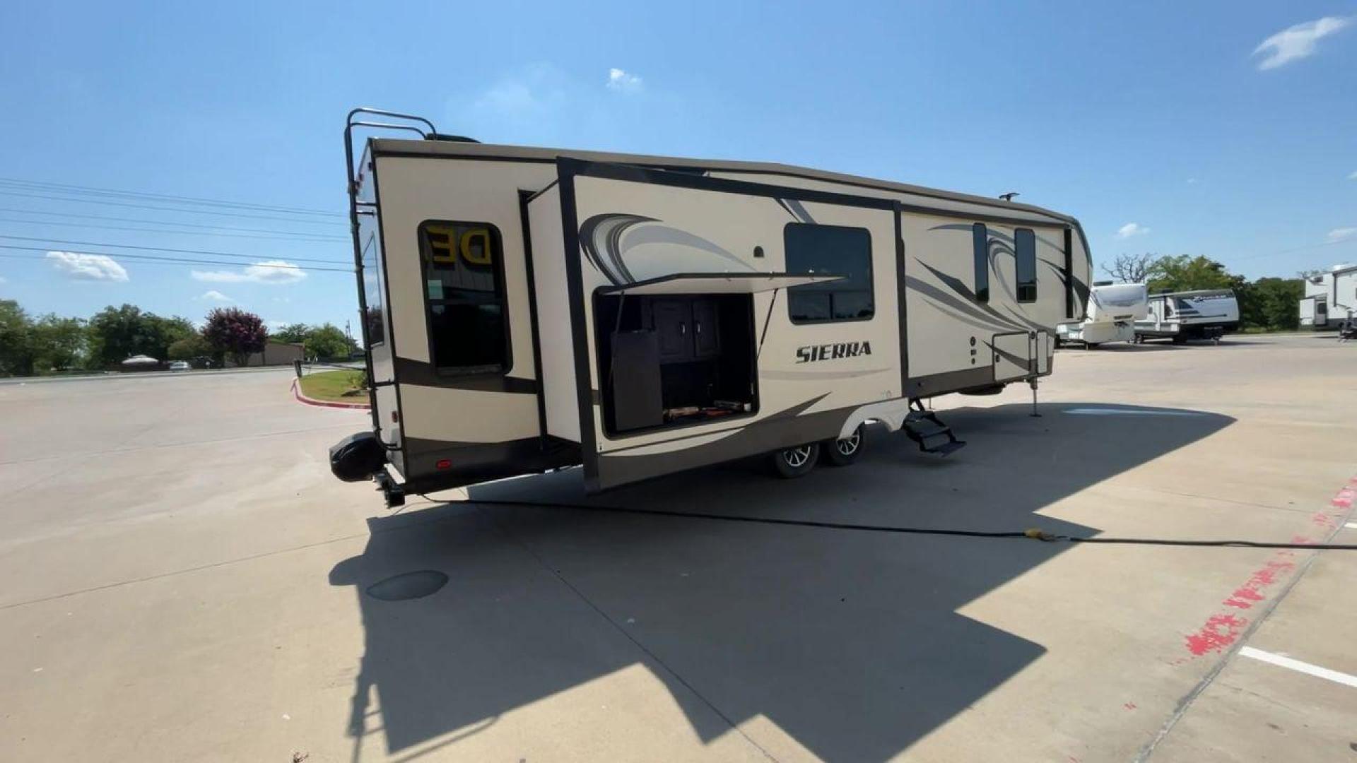 2018 FOREST RIVER SIERRA 372LOK (4X4FSEN2XJJ) , located at 4319 N Main St, Cleburne, TX, 76033, (817) 678-5133, 32.385960, -97.391212 - Photo#1