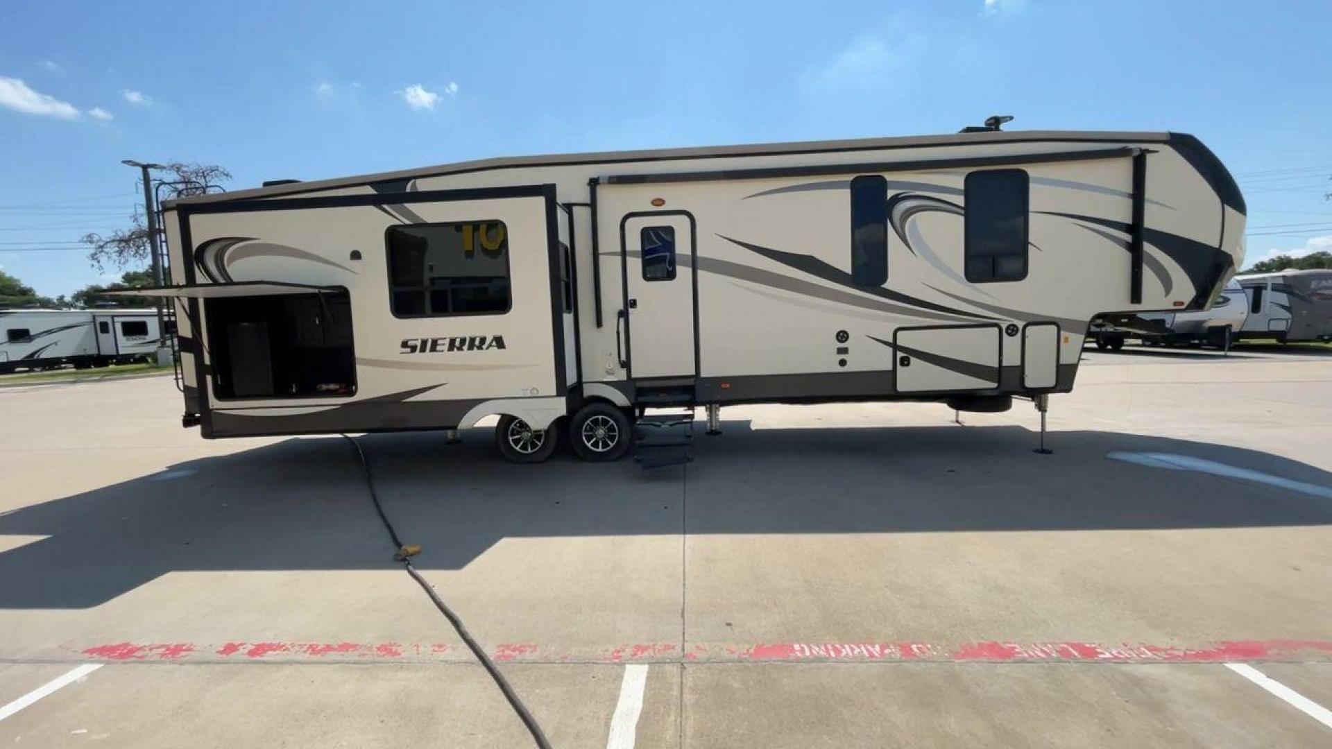 2018 FOREST RIVER SIERRA 372LOK (4X4FSEN2XJJ) , located at 4319 N Main St, Cleburne, TX, 76033, (817) 678-5133, 32.385960, -97.391212 - Photo#2