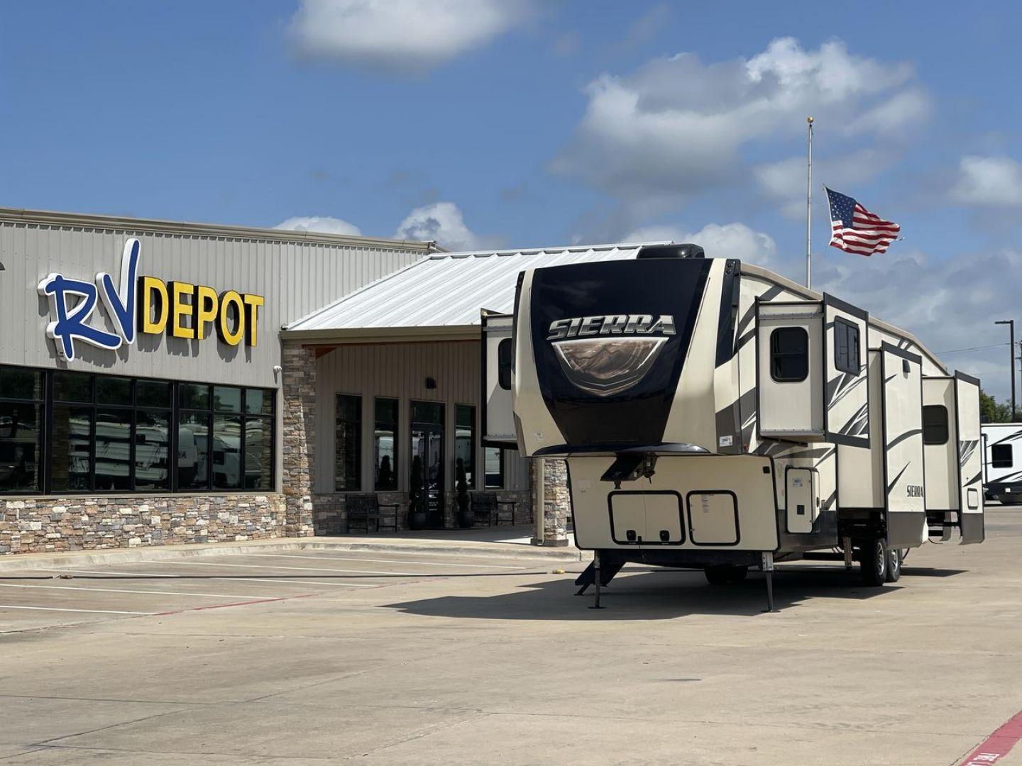 2018 FOREST RIVER SIERRA 379FLOK (4X4FSEP23JJ) , located at 4319 N Main St, Cleburne, TX, 76033, (817) 678-5133, 32.385960, -97.391212 - Photo#0