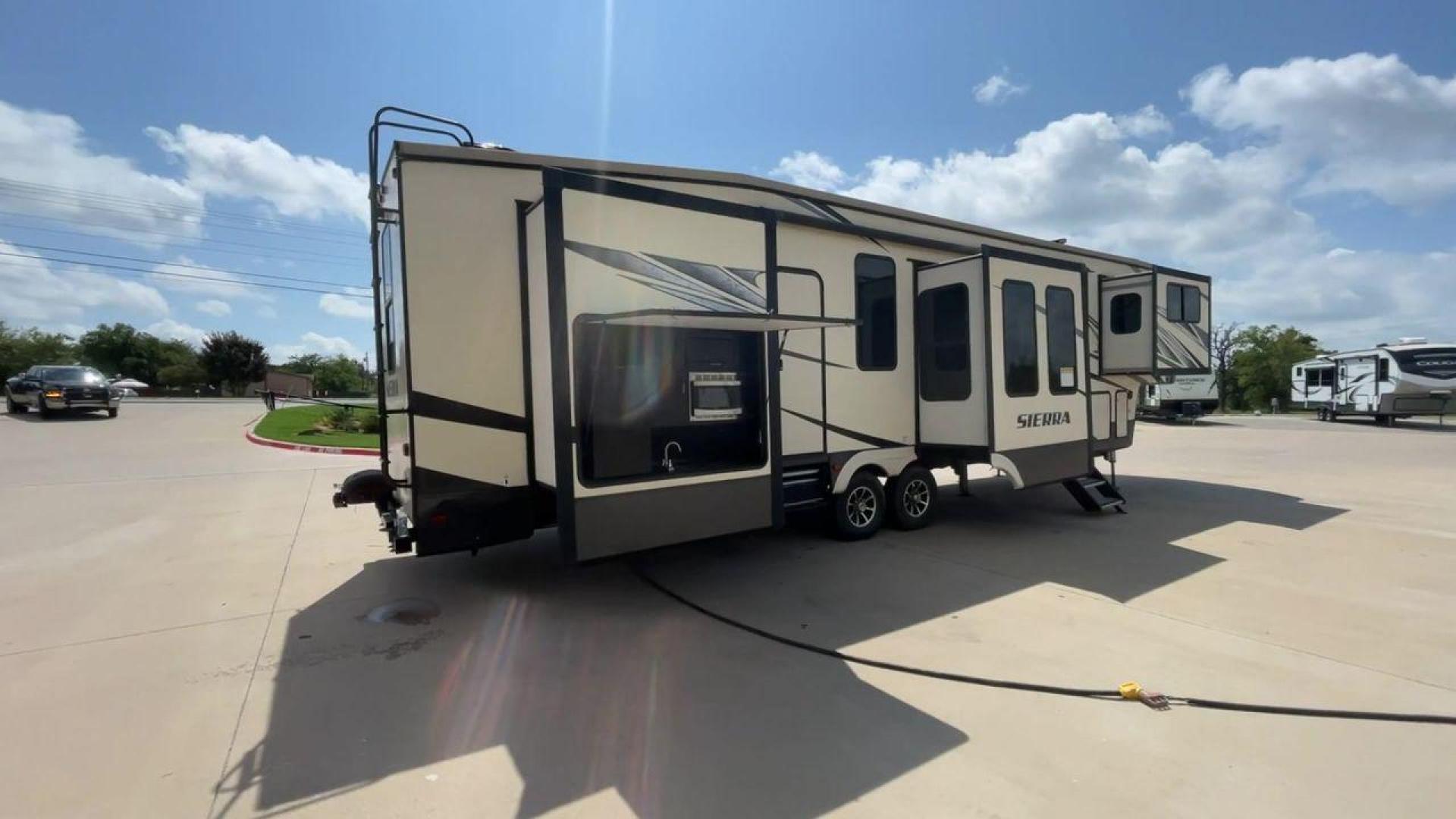 2018 FOREST RIVER SIERRA 379FLOK (4X4FSEP23JJ) , located at 4319 N Main St, Cleburne, TX, 76033, (817) 678-5133, 32.385960, -97.391212 - Photo#1