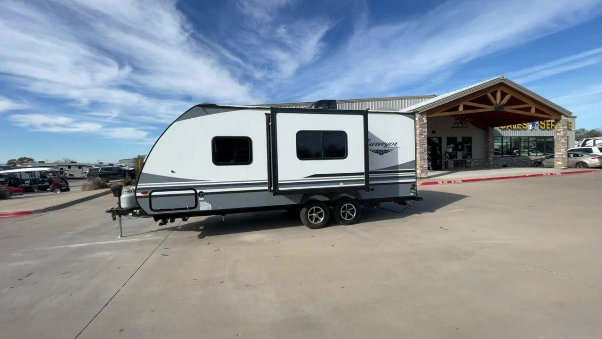 2018 FOREST RIVER SURVEYOR 201RBS (4X4TSVV27JL) , located at 4319 N Main St, Cleburne, TX, 76033, (817) 678-5133, 32.385960, -97.391212 - Photo#6