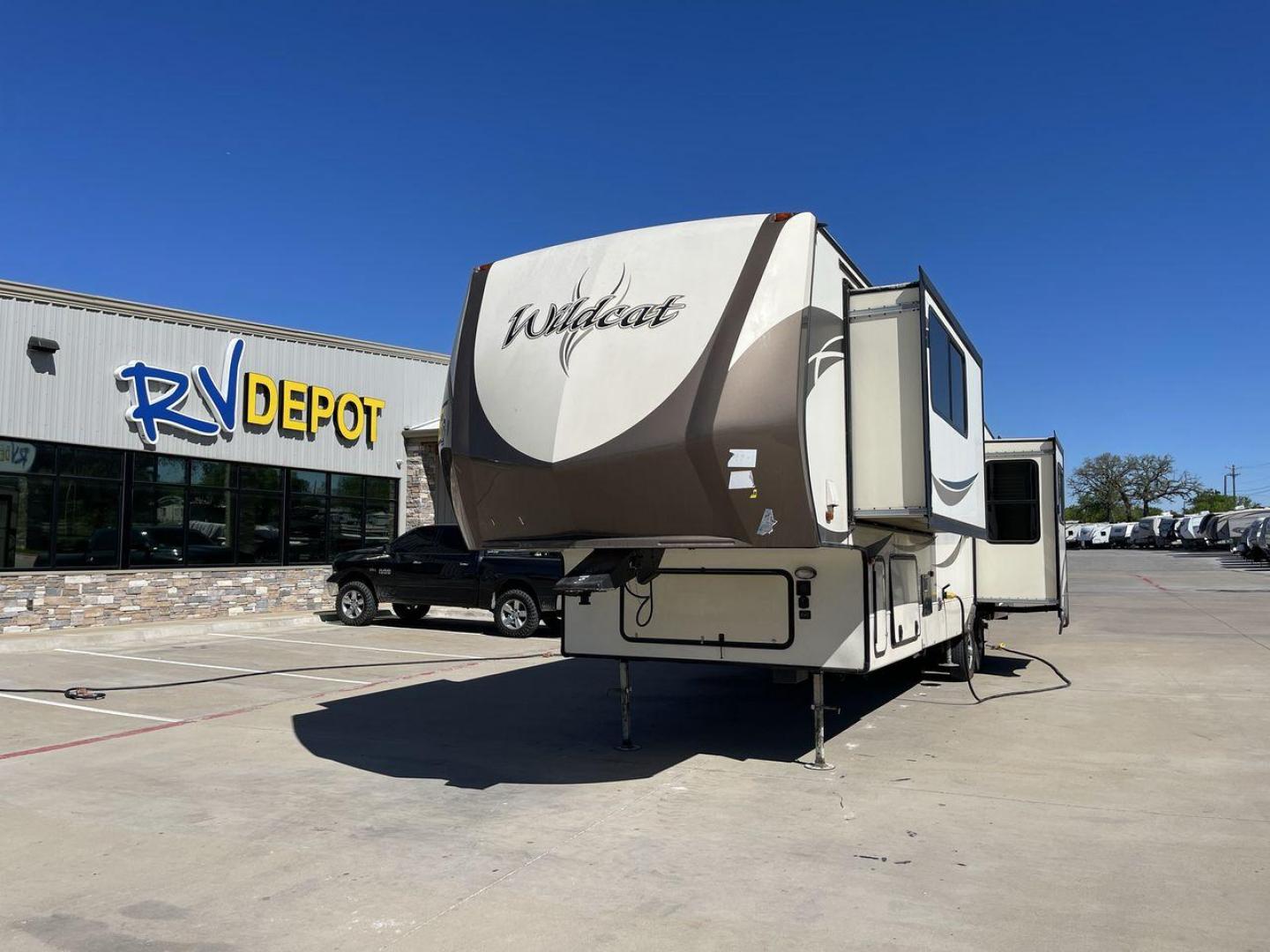 2018 TAN FOREST RIVER WILDCAT 37WB (5ZT3WC2BXJG) , located at 4319 N Main St, Cleburne, TX, 76033, (817) 678-5133, 32.385960, -97.391212 - Photo#0