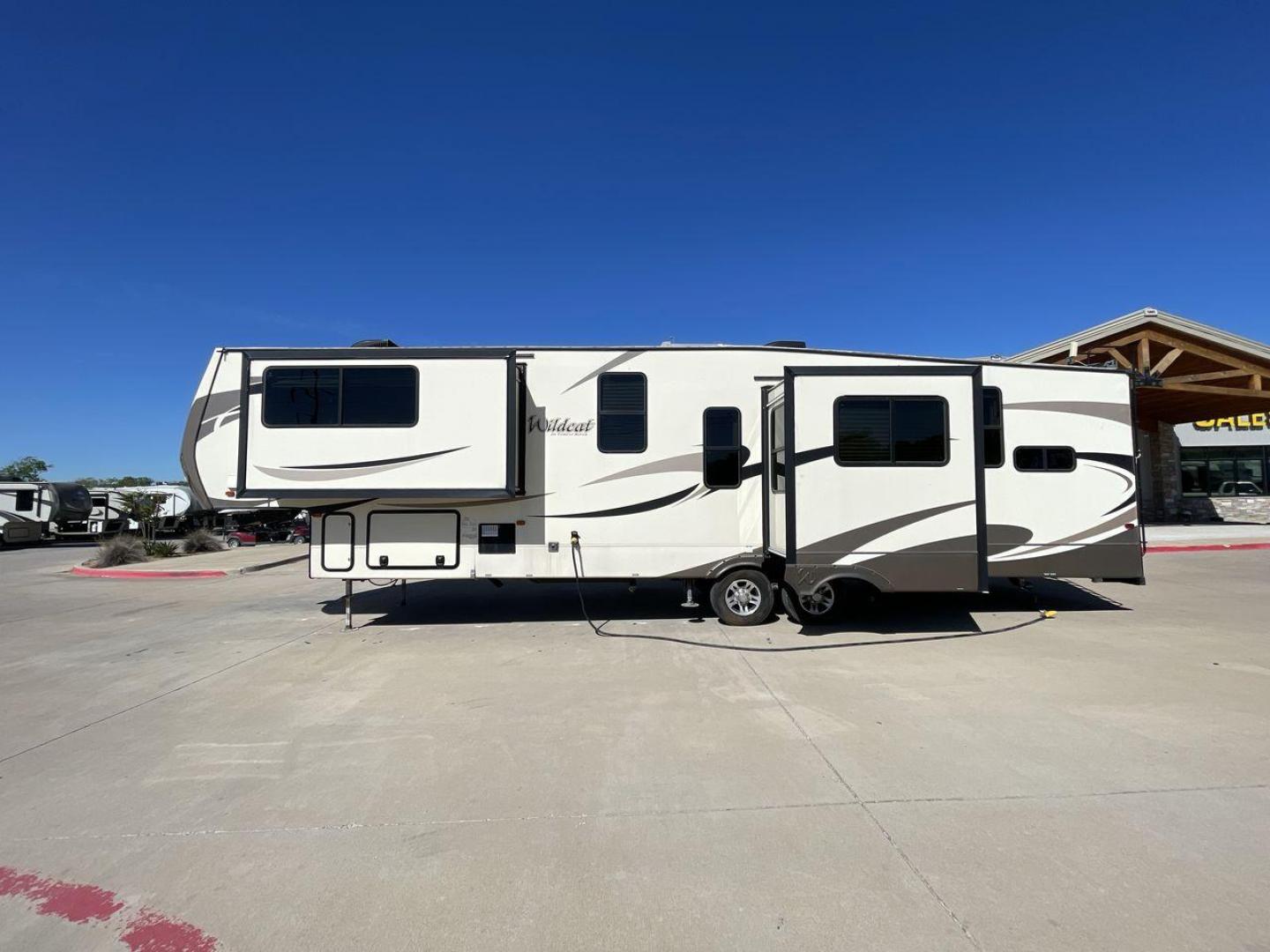 2018 TAN FOREST RIVER WILDCAT 37WB (5ZT3WC2BXJG) , located at 4319 N Main St, Cleburne, TX, 76033, (817) 678-5133, 32.385960, -97.391212 - Photo#23