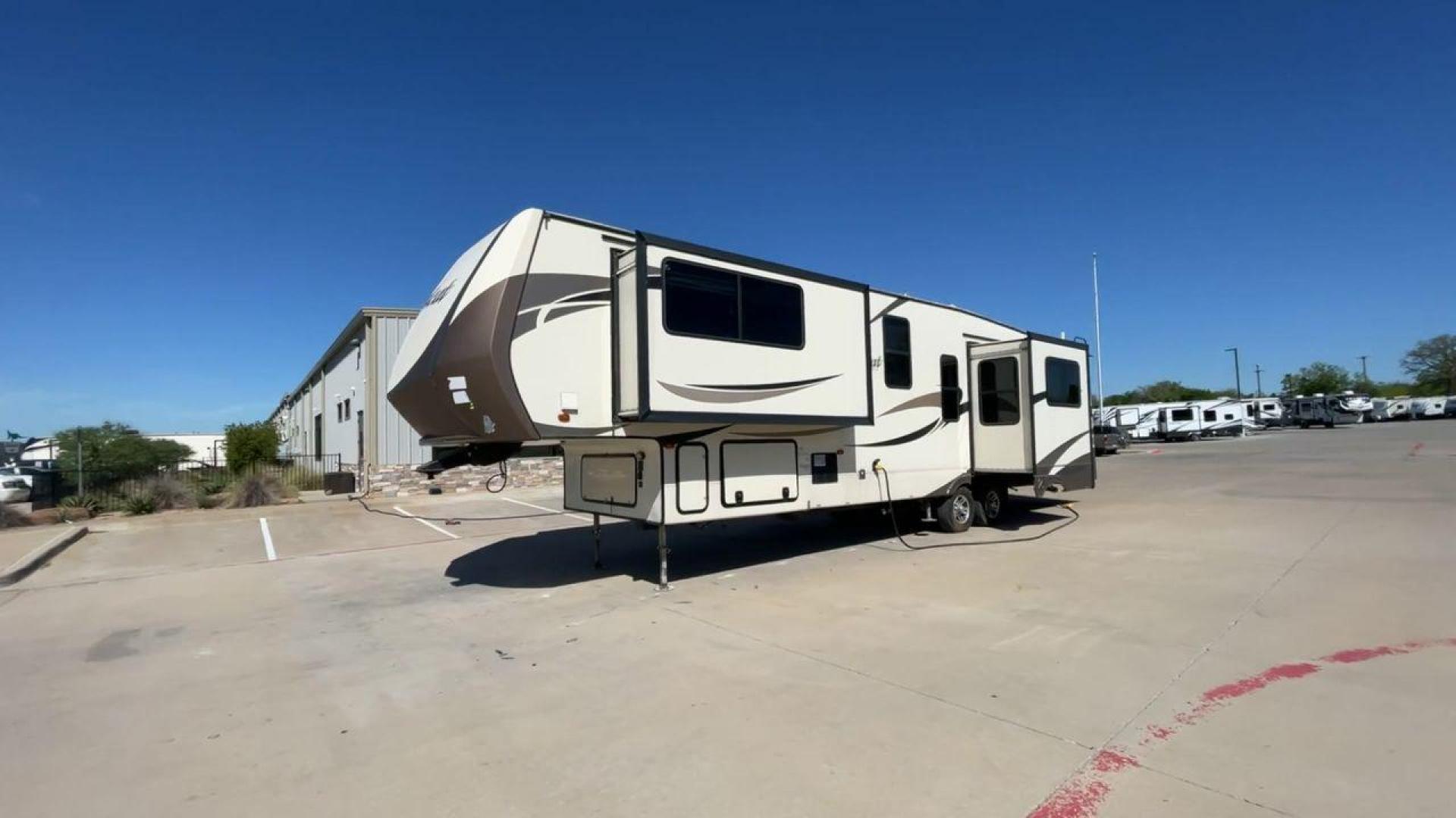 2018 TAN FOREST RIVER WILDCAT 37WB (5ZT3WC2BXJG) , located at 4319 N Main St, Cleburne, TX, 76033, (817) 678-5133, 32.385960, -97.391212 - Photo#5