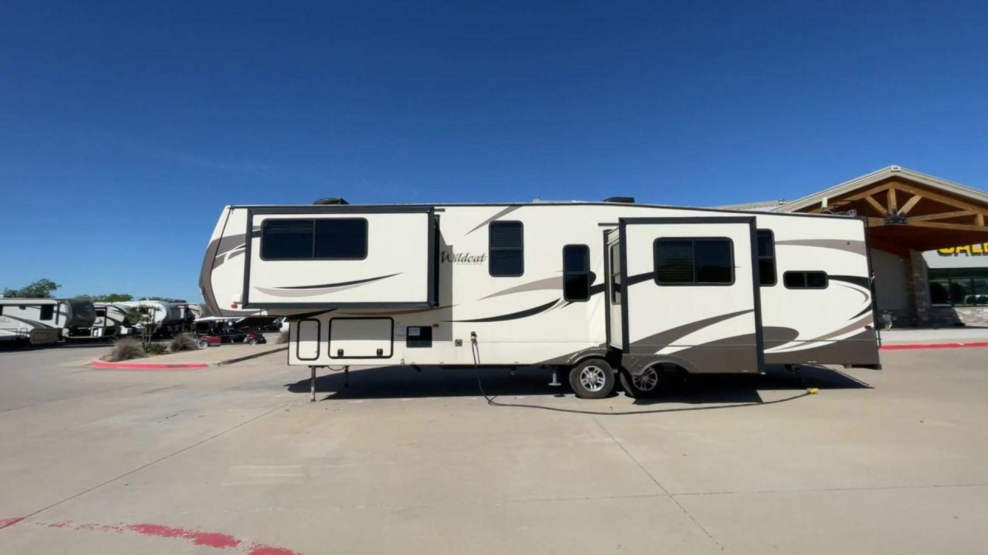 2018 TAN FOREST RIVER WILDCAT 37WB (5ZT3WC2BXJG) , located at 4319 N Main St, Cleburne, TX, 76033, (817) 678-5133, 32.385960, -97.391212 - Photo#6