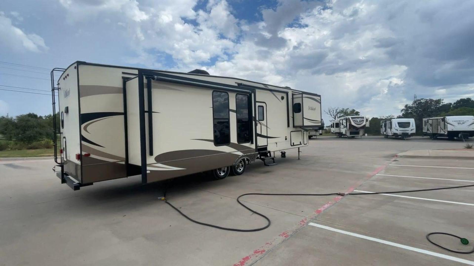 2018 FOREST RIVER WILDCAT 37WB (5ZT3WC2BXJG) , Length: 41 ft. | Dry Weight: 11,657 lbs. | Slides: 4 transmission, located at 4319 N Main St, Cleburne, TX, 76033, (817) 678-5133, 32.385960, -97.391212 - Photo#1