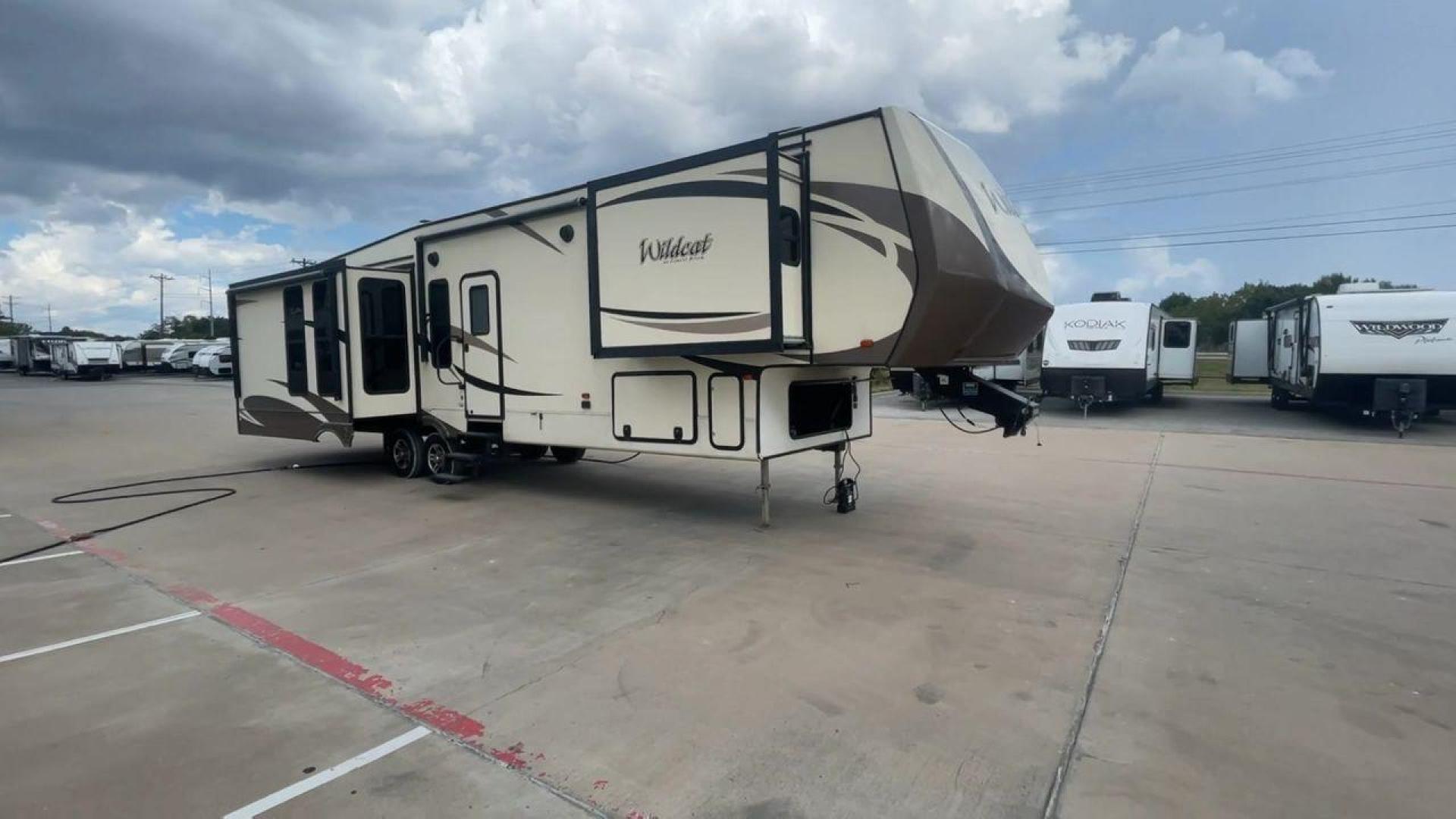 2018 FOREST RIVER WILDCAT 37WB (5ZT3WC2BXJG) , Length: 41 ft. | Dry Weight: 11,657 lbs. | Slides: 4 transmission, located at 4319 N Main St, Cleburne, TX, 76033, (817) 678-5133, 32.385960, -97.391212 - Photo#3