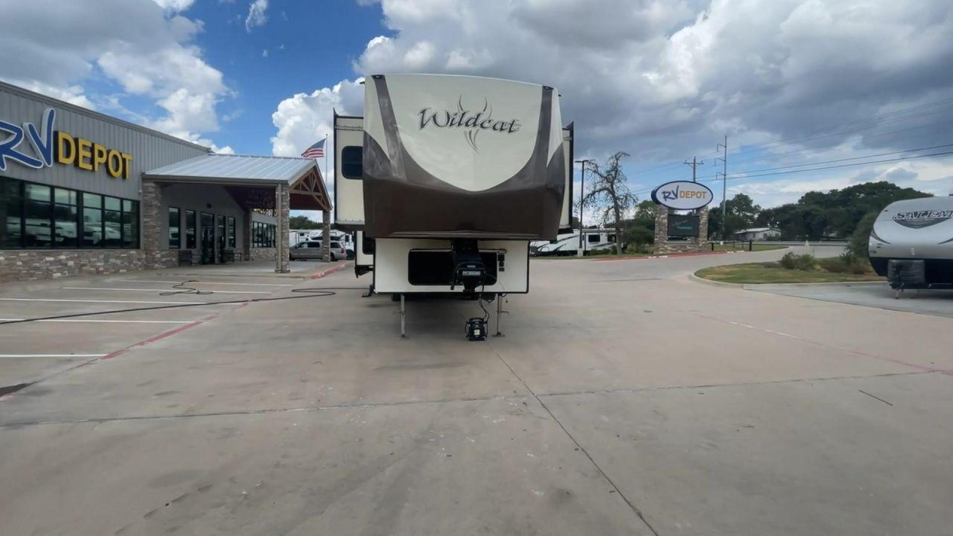 2018 FOREST RIVER WILDCAT 37WB (5ZT3WC2BXJG) , Length: 41 ft. | Dry Weight: 11,657 lbs. | Slides: 4 transmission, located at 4319 N Main St, Cleburne, TX, 76033, (817) 678-5133, 32.385960, -97.391212 - Photo#4