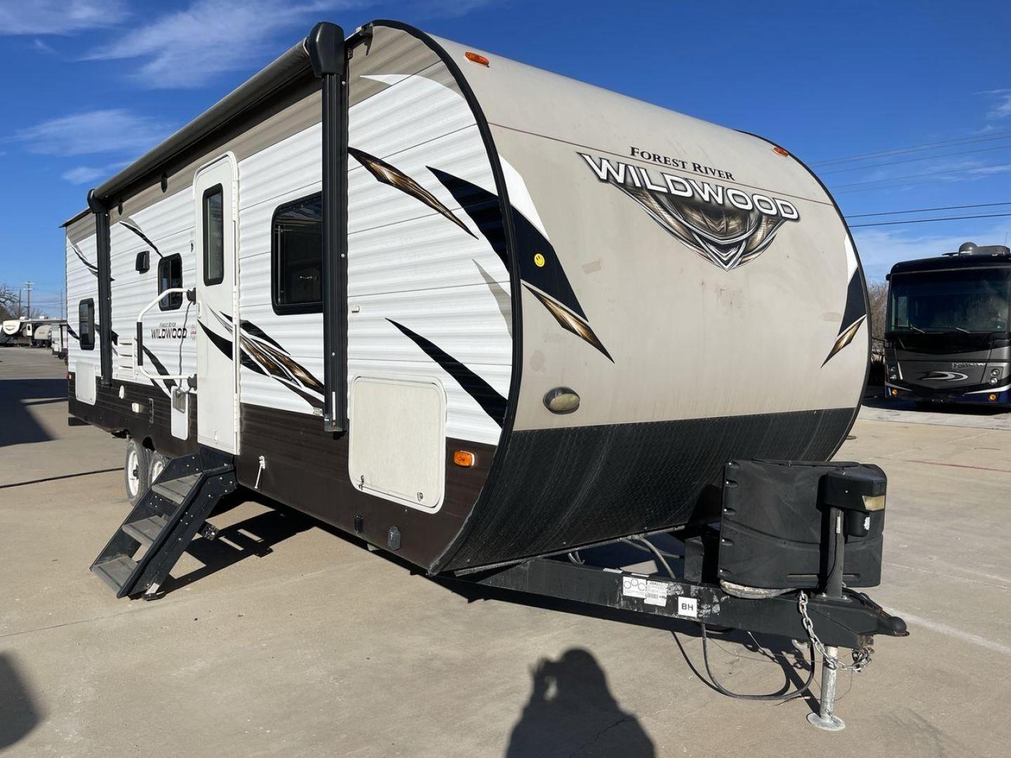 2018 FOREST RIVER WILDWOOD 28DBUD (4X4TWDD24JA) , Length: 29.5 ft. | Dry Weight: 6,223 lbs. | Slides: 1 transmission, located at 4319 N Main St, Cleburne, TX, 76033, (817) 678-5133, 32.385960, -97.391212 - With the 2018 Forest River Wildwood 28DBUD travel trailer, you can make everlasting experiences. This RV is a great option for families and adventurers looking for the ideal combination of amenities for an amazing camping trip. It is thoughtfully designed for comfort and convenience. The dimensio - Photo#23