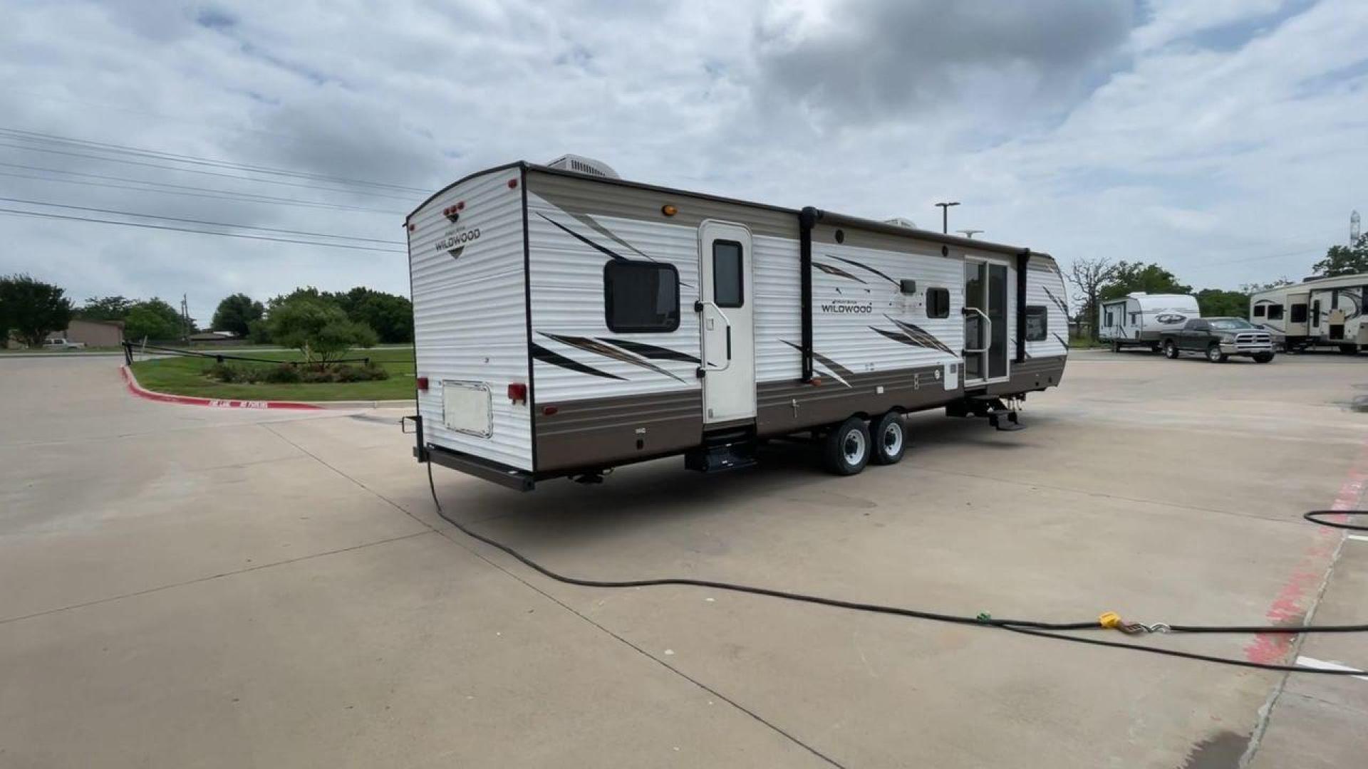 2018 FOREST RIVER WILDWOOD 36BHBS (4X4TWDM27J8) , located at 4319 N Main St, Cleburne, TX, 76033, (817) 678-5133, 32.385960, -97.391212 - Photo#1